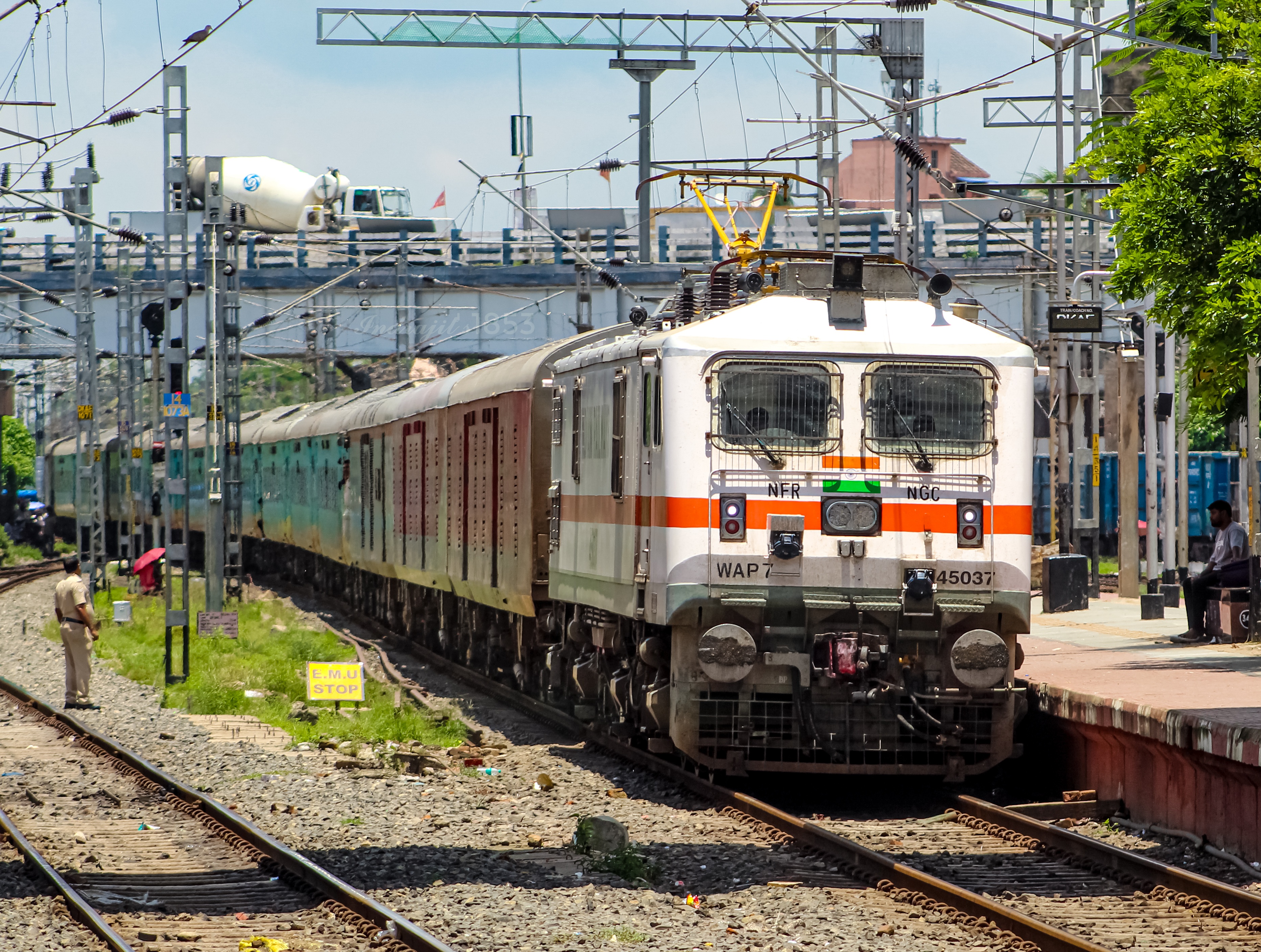 22958 Somnath SF Express photo 3