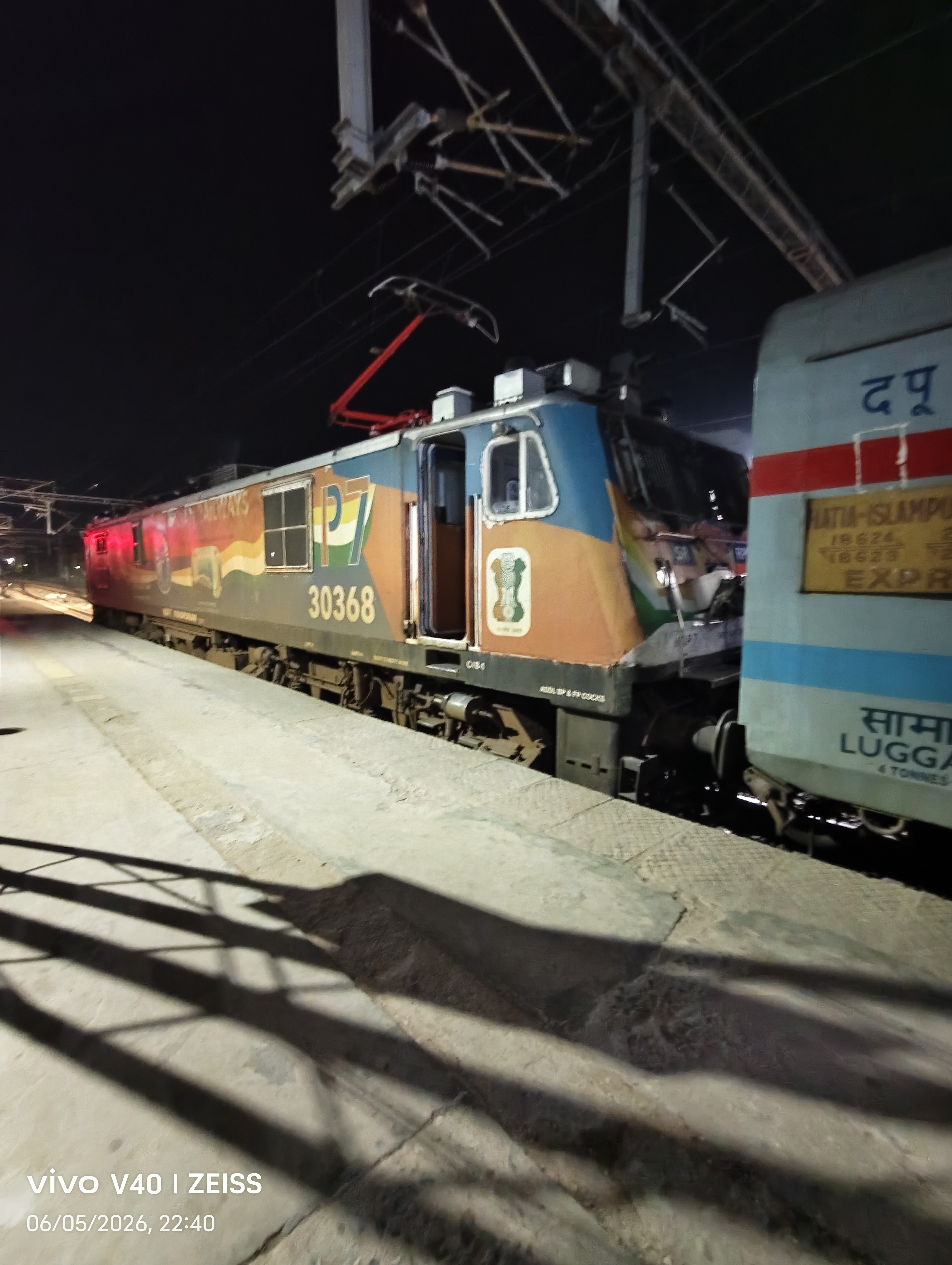 31213 Sealdah - Barrackpore Galloping Local photo 1