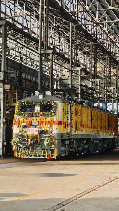 22617 Tirupati - SMVT Bengaluru Intercity SF Express photo 7