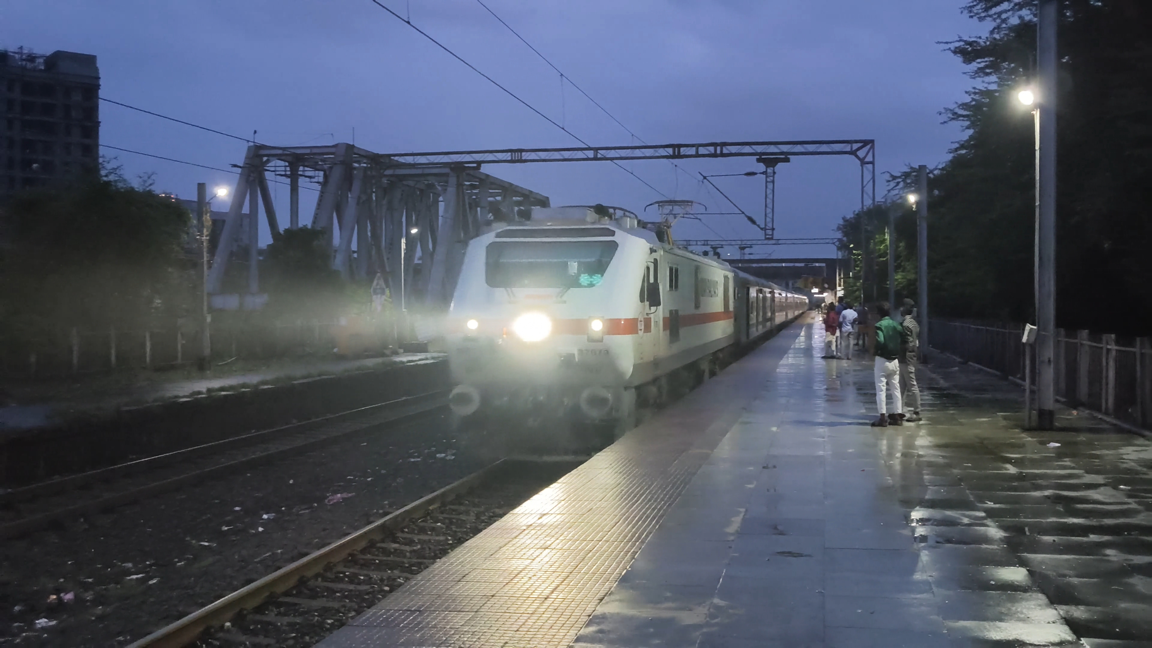 17071 Hyderabad - Belagavi Express photo 6