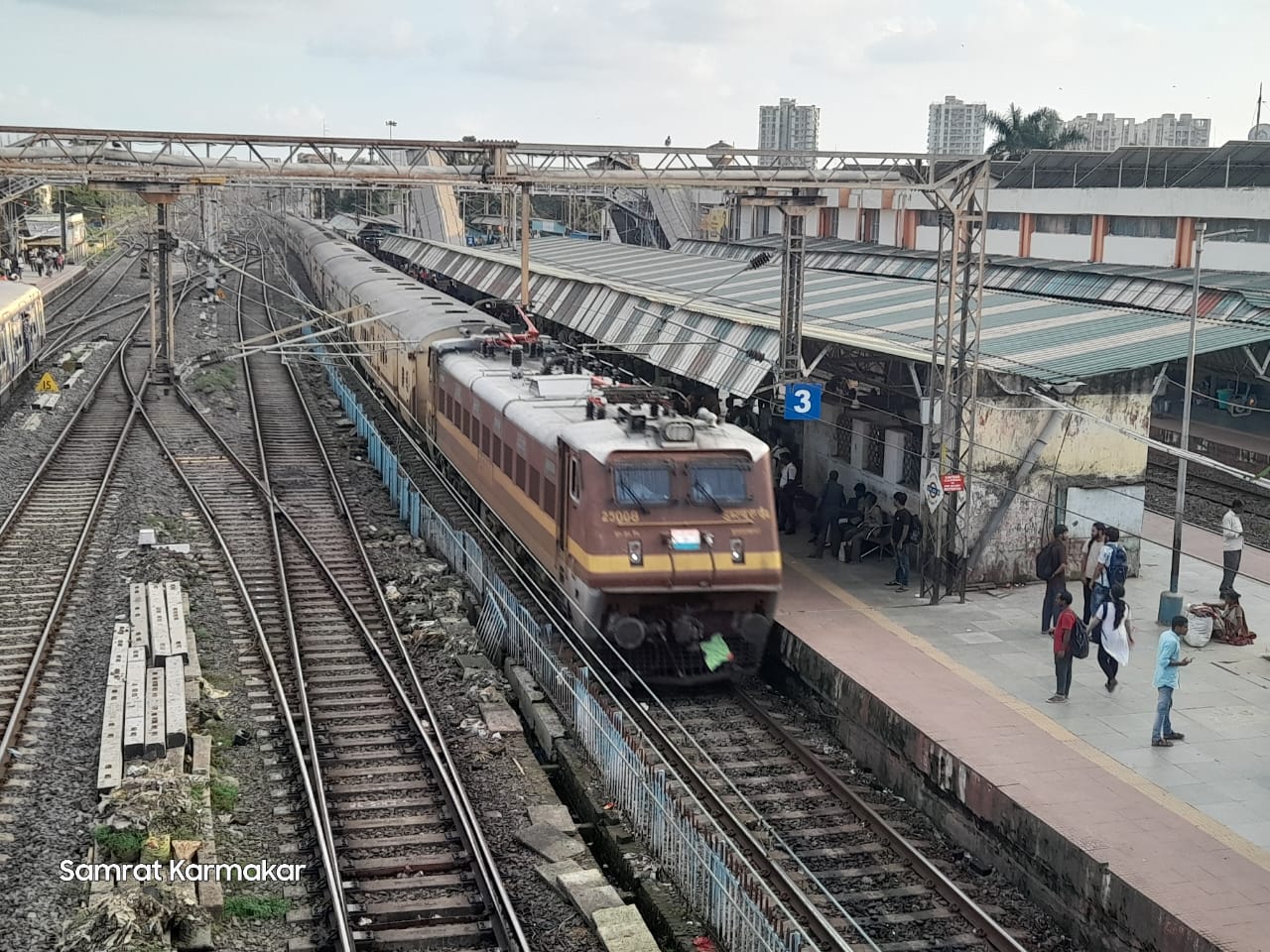 11029 Koyna Express photo 1