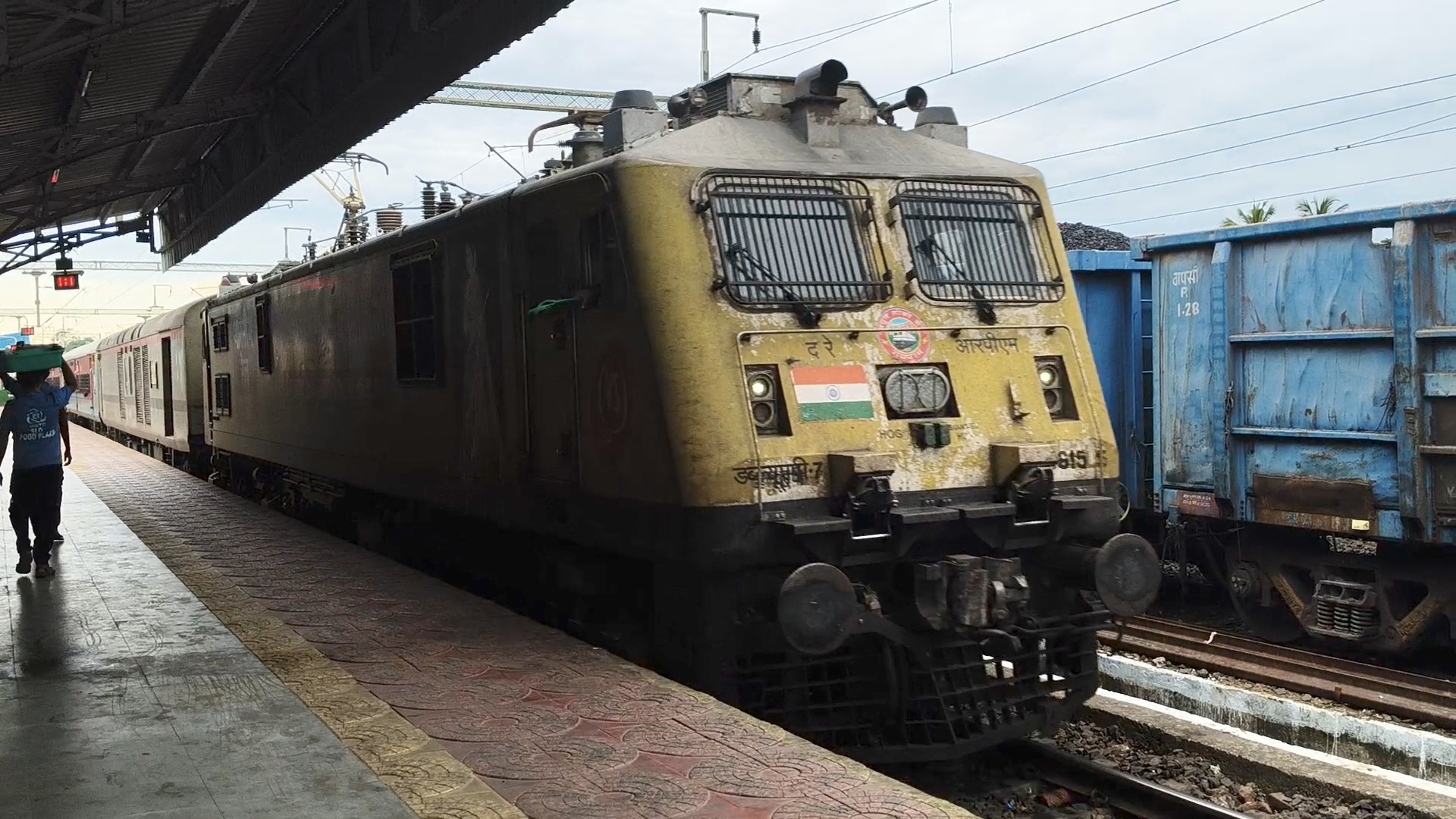 12665 Howrah - Kanniyakumari SF Express photo 5