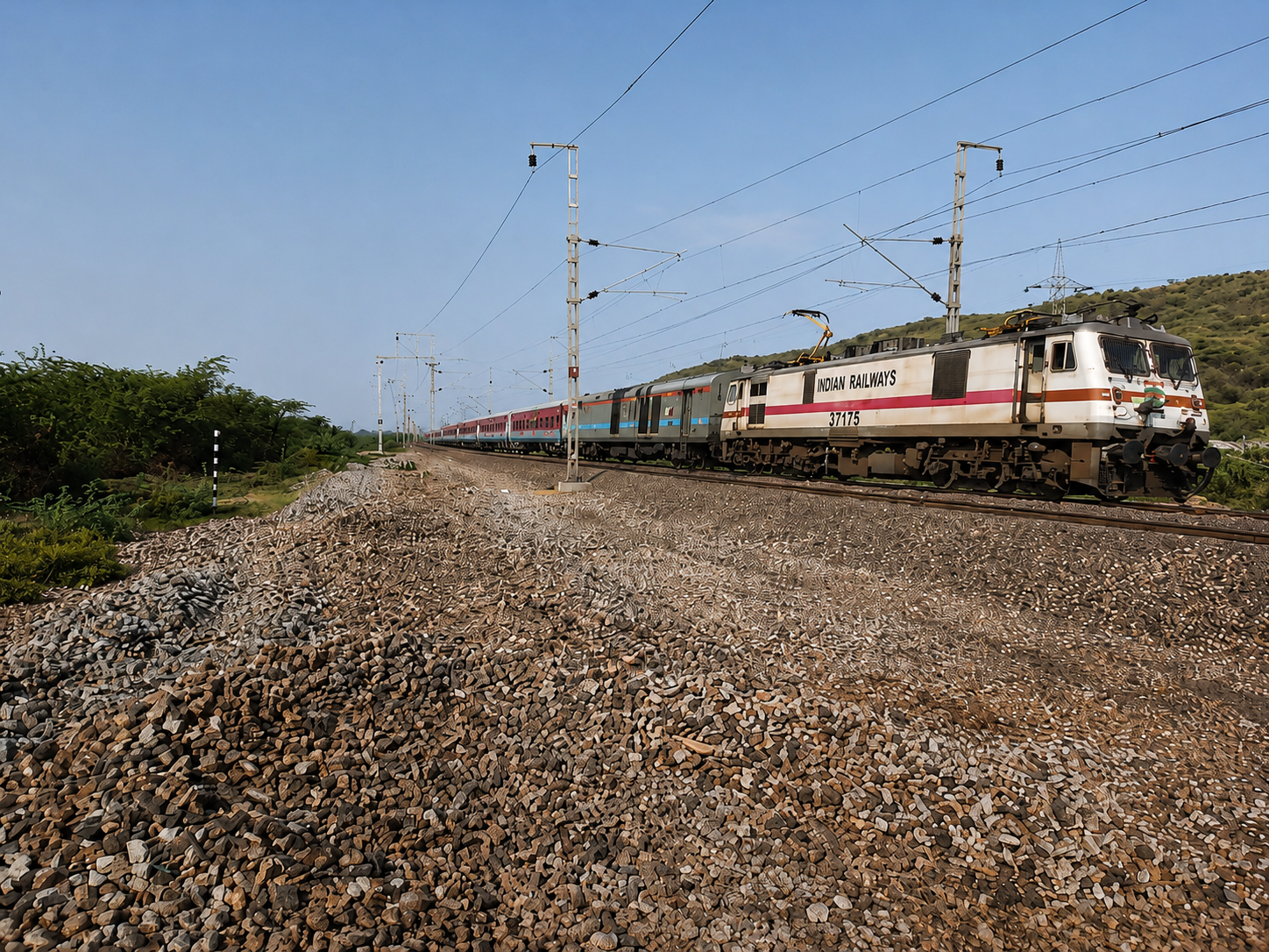 33817 Sealdah - Bangaon Local photo 1