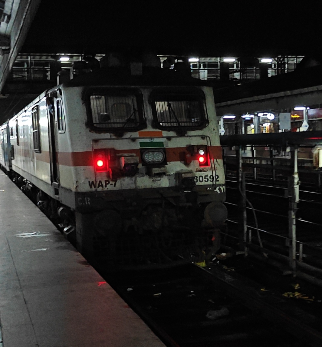 22221 Mumbai CSMT - Hazrat Nizamuddin Rajdhani Express photo 9