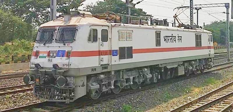 42026 Gummidipundi - Chennai Central Suburban EMU photo 4