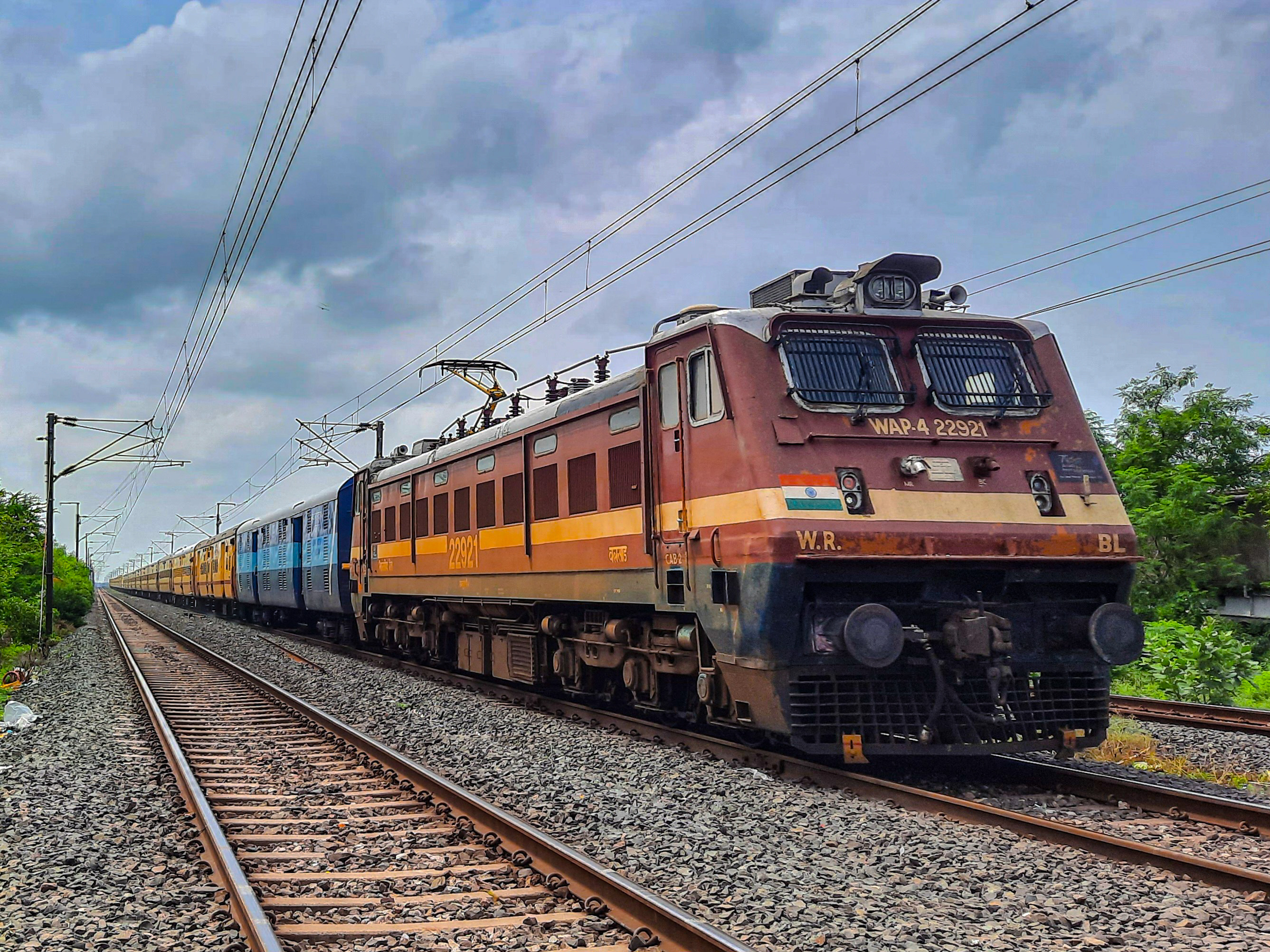 12906 Shalimar - Porbandar SF Express photo 17