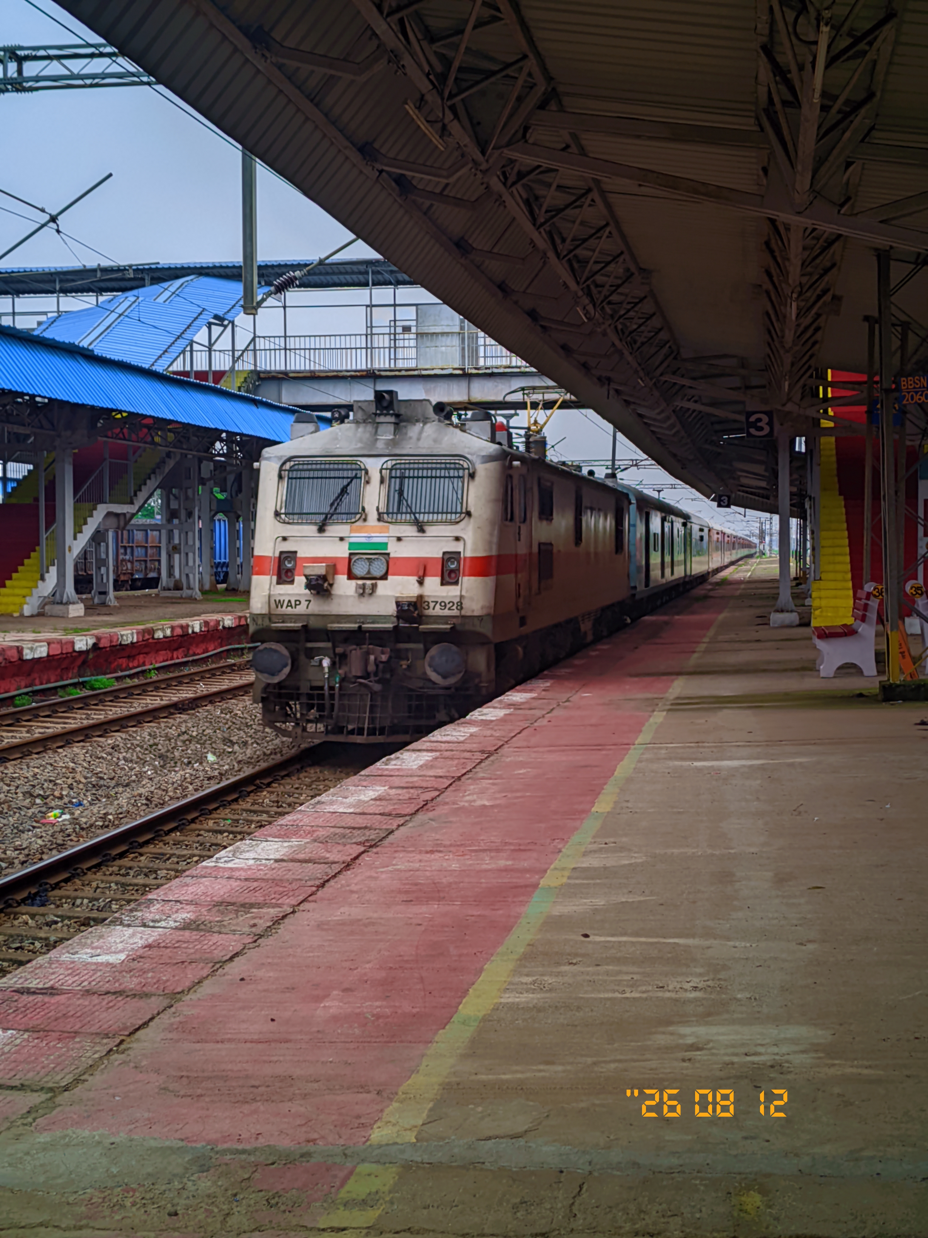 22811 Bhubaneswar - New Delhi Tejas Rajdhani Express (via Adra) photo 1