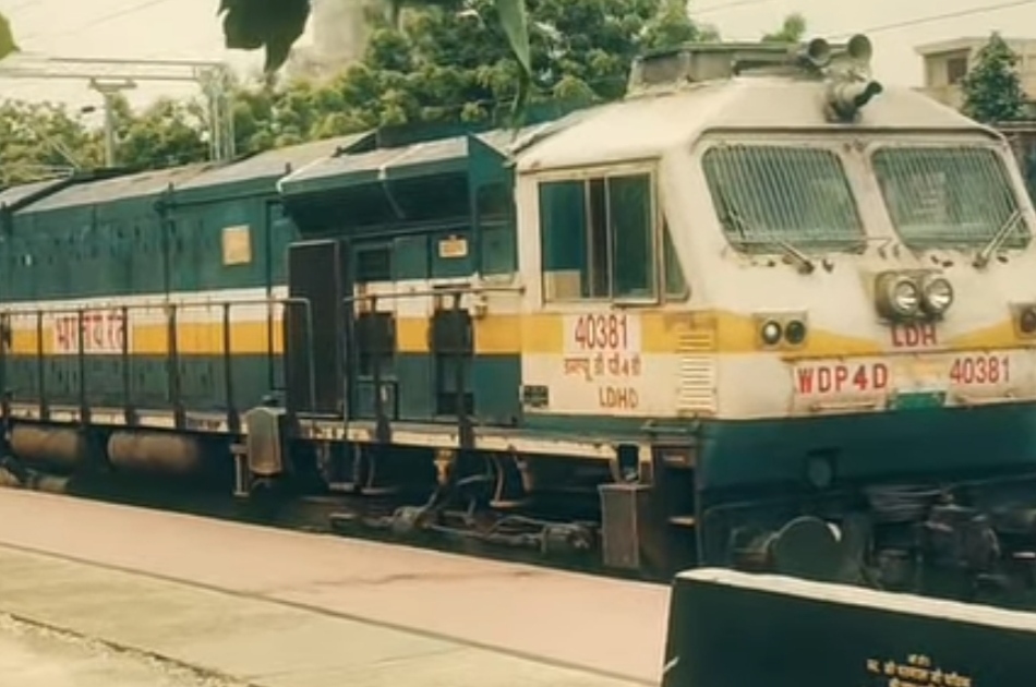 12593 Lucknow Jn. - Bhopal Garib Rath Express photo 8
