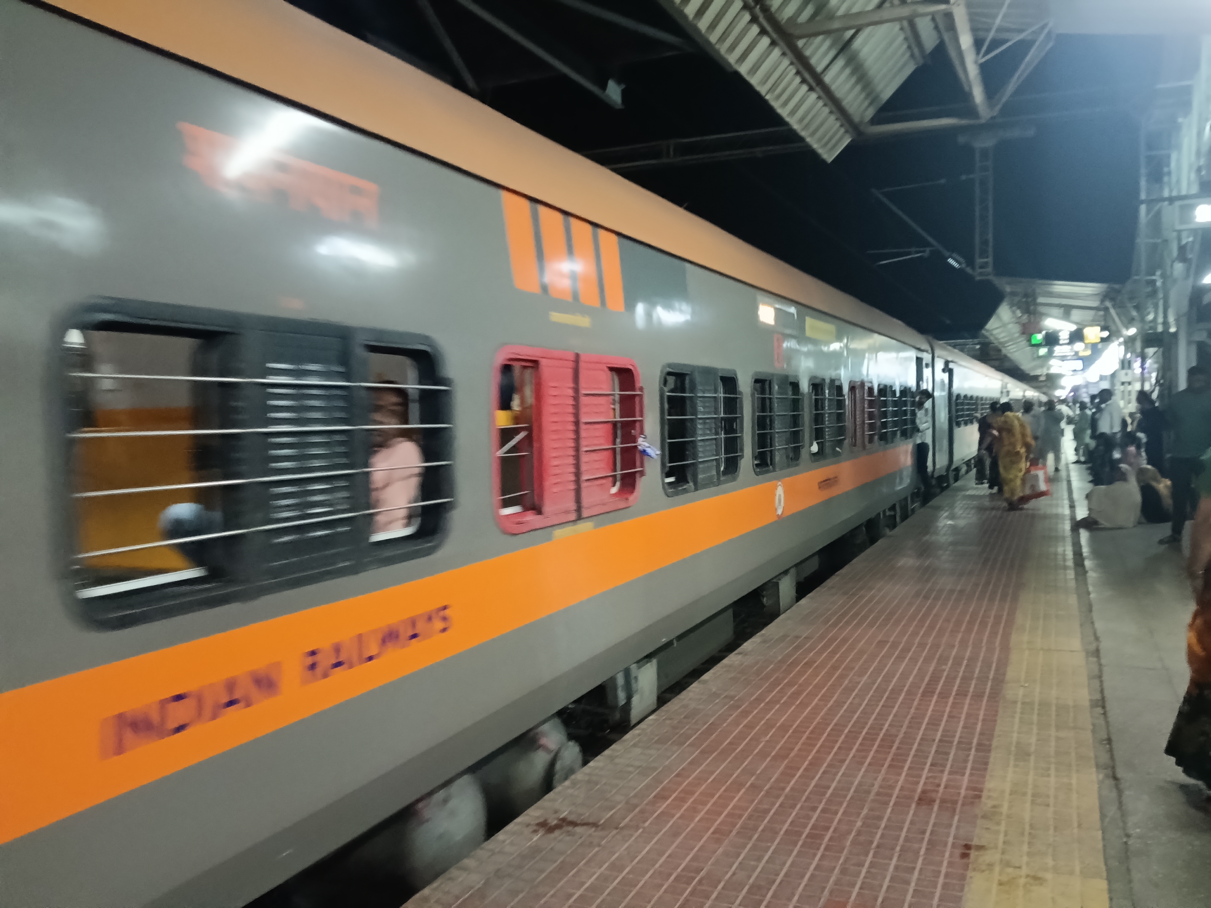 11807 VGL Jhansi - Agra Cantt MEMU Express photo 8