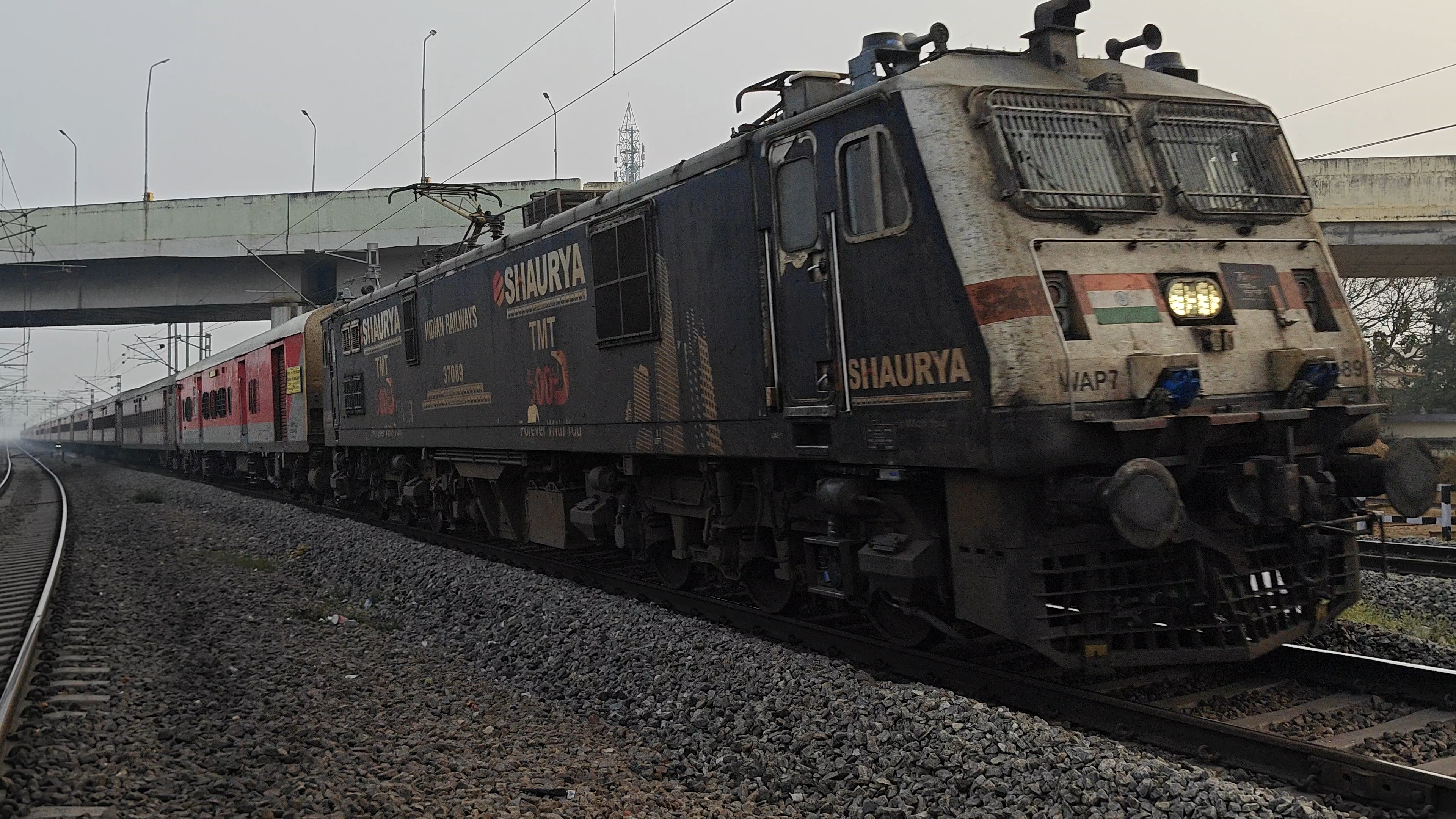 75725 Siliguri Jn. - New Bongaigaon DEMU (via Mathabhanga - Dhubri) photo 2