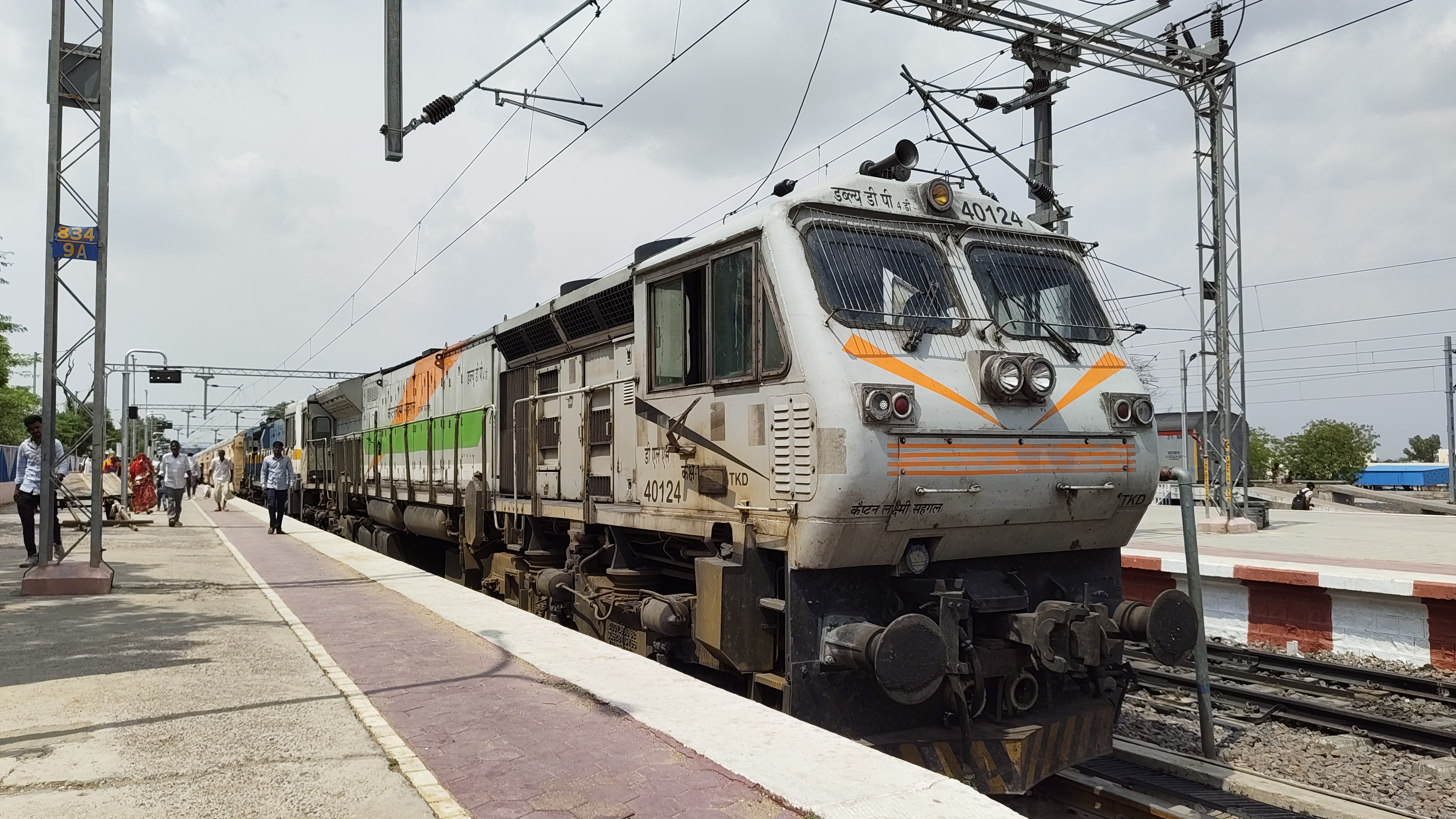 69109 Surat - Vadodara MEMU photo 8