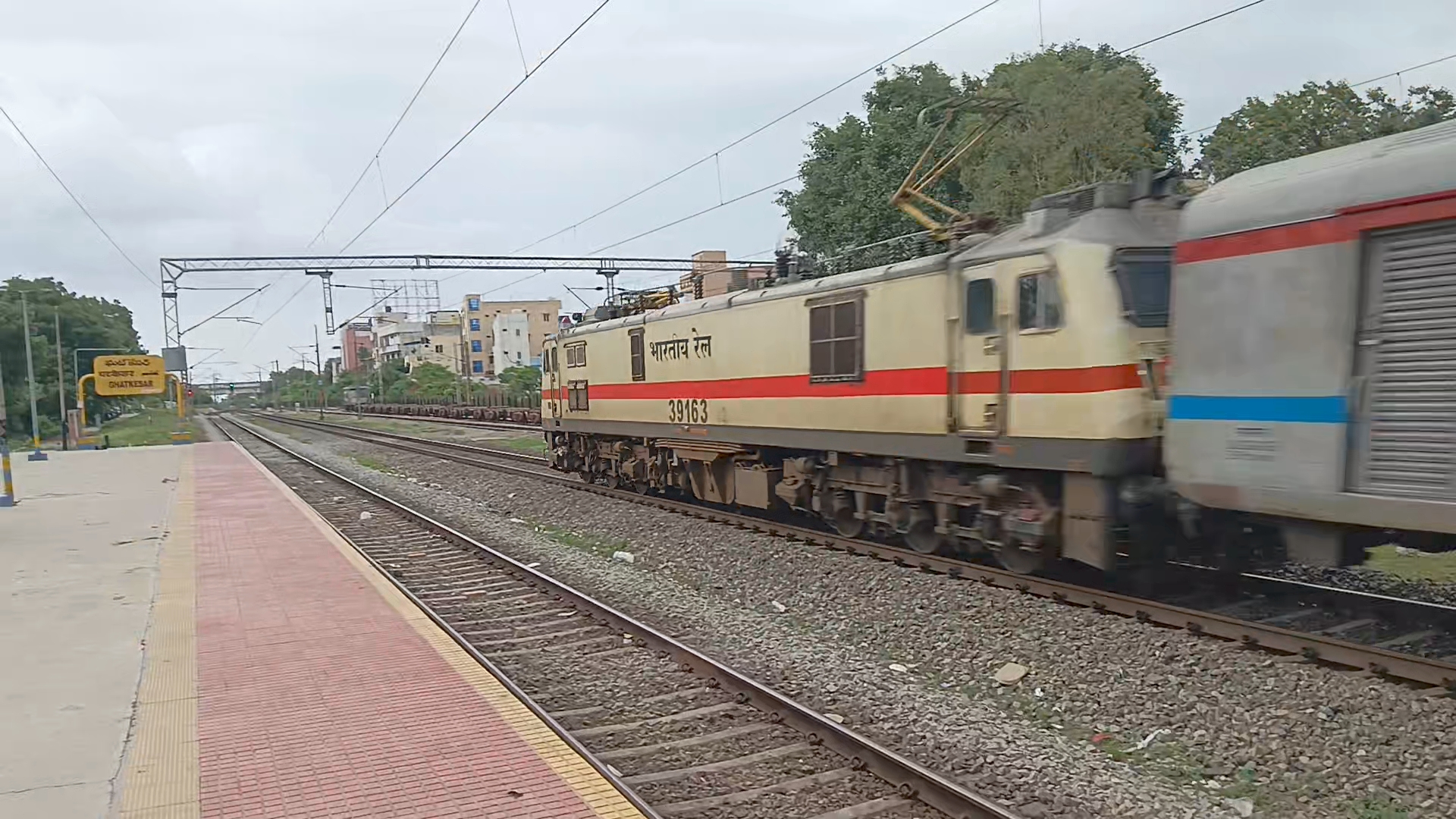 31911 Sealdah - Gede Local photo 2
