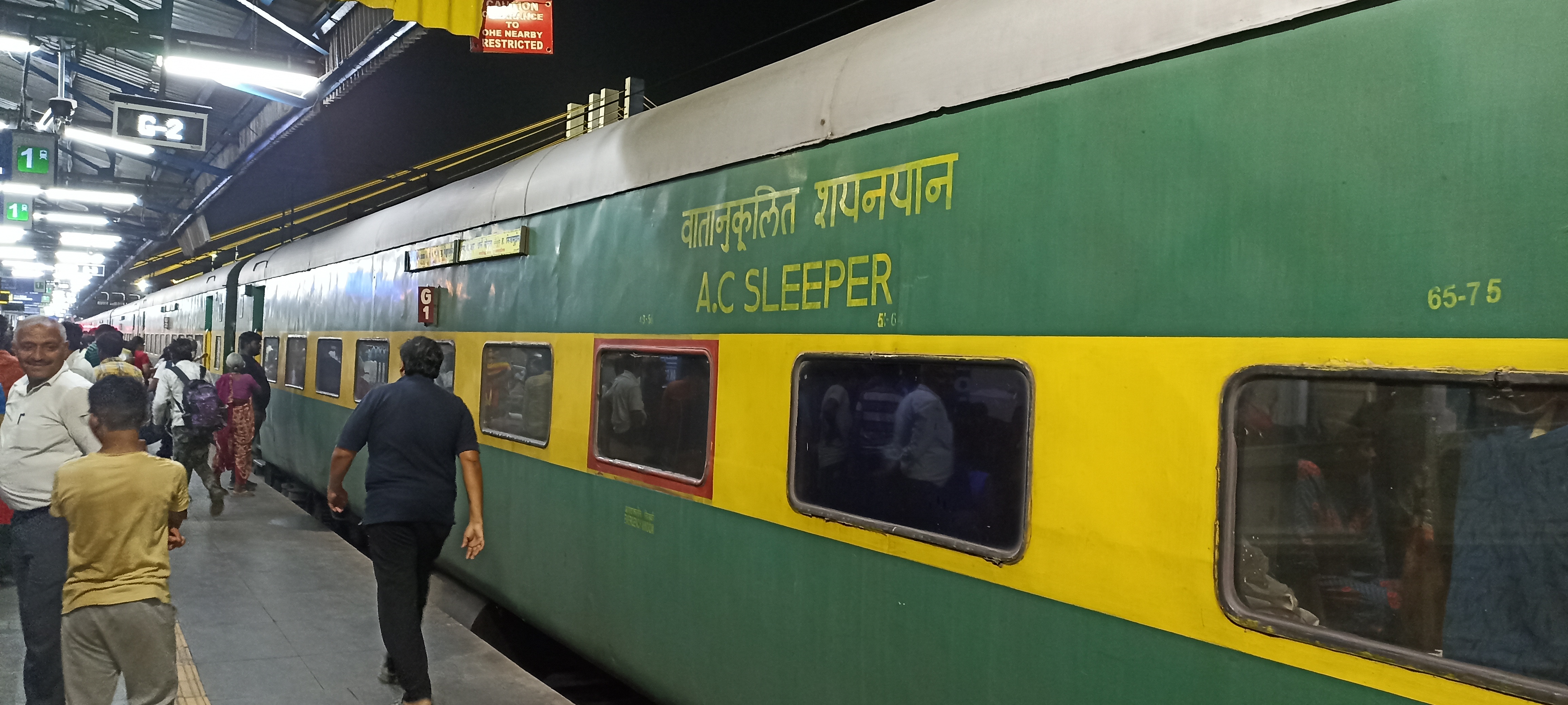 22935 Bandra Terminus - Palitana Weekly SF Express photo 8
