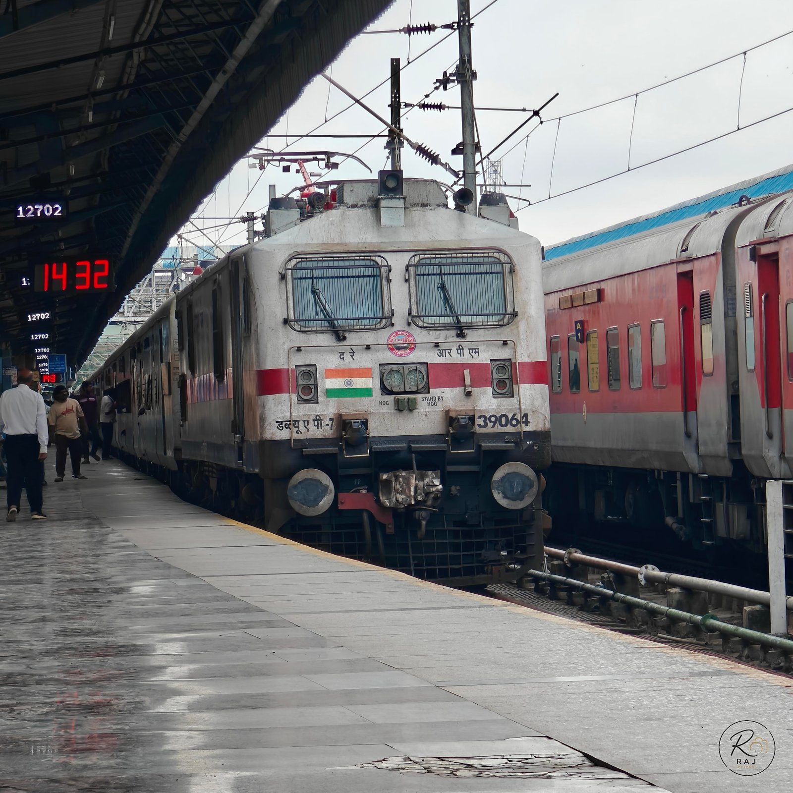 12701 Hussain Sagar SF Express photo 1