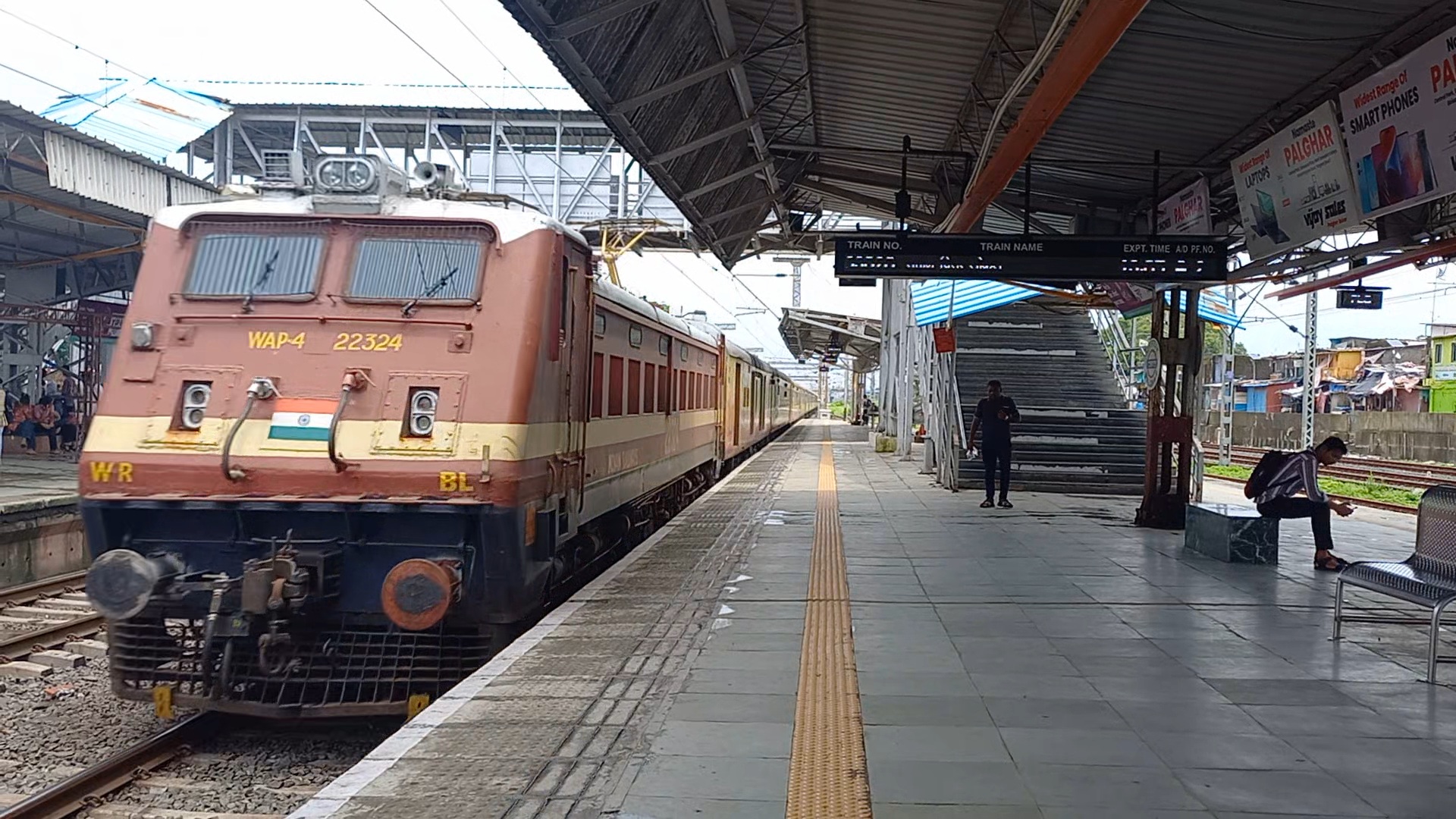 82901 Mumbai Central - Ahmedabad IRCTC Tejas Express photo 1