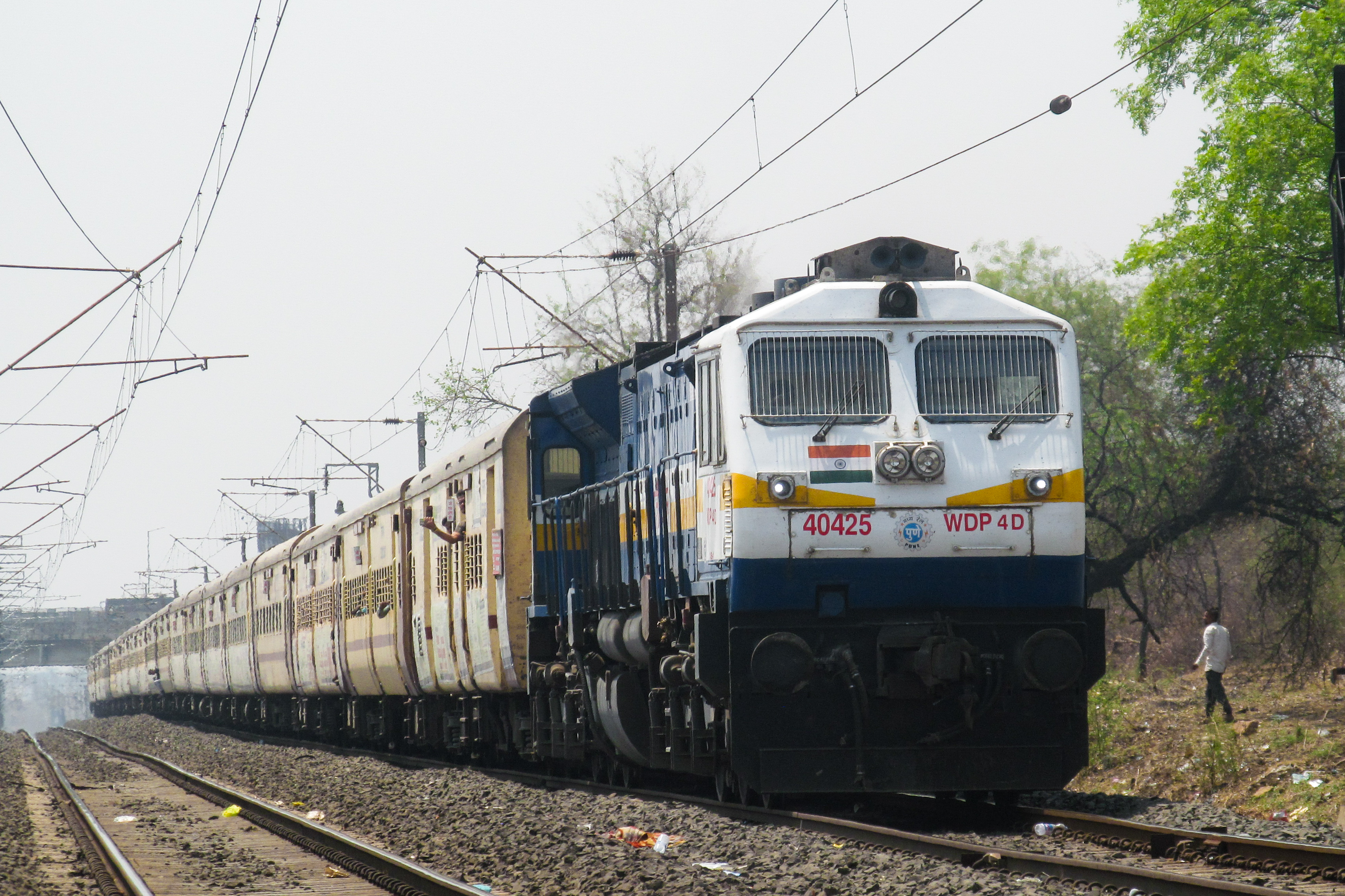 16108 Santragachi - Tambaram Amrit Bharat Express photo 2