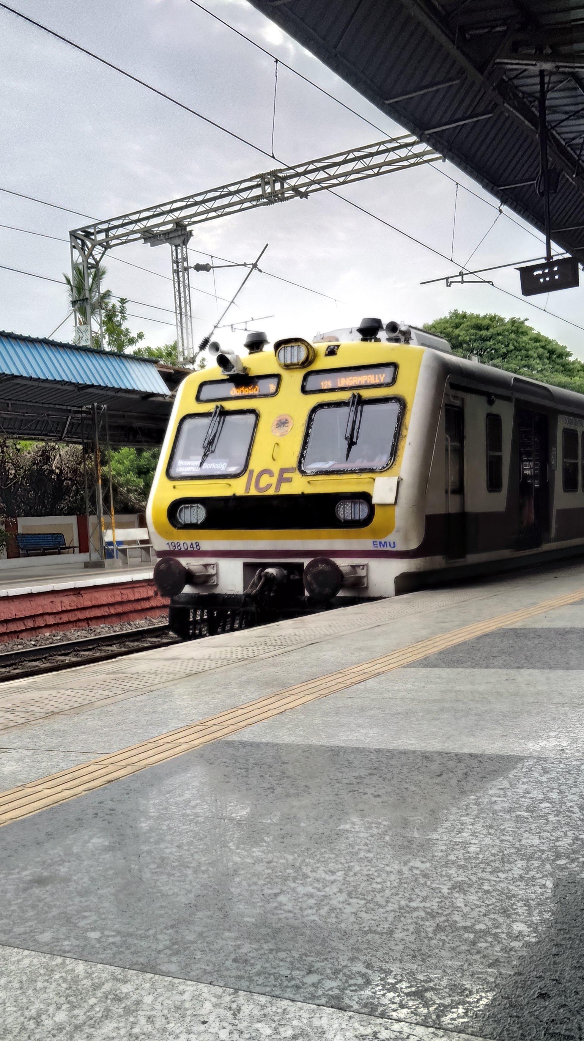 19205 Bhavnagar Terminus - Mahuva Express photo 1