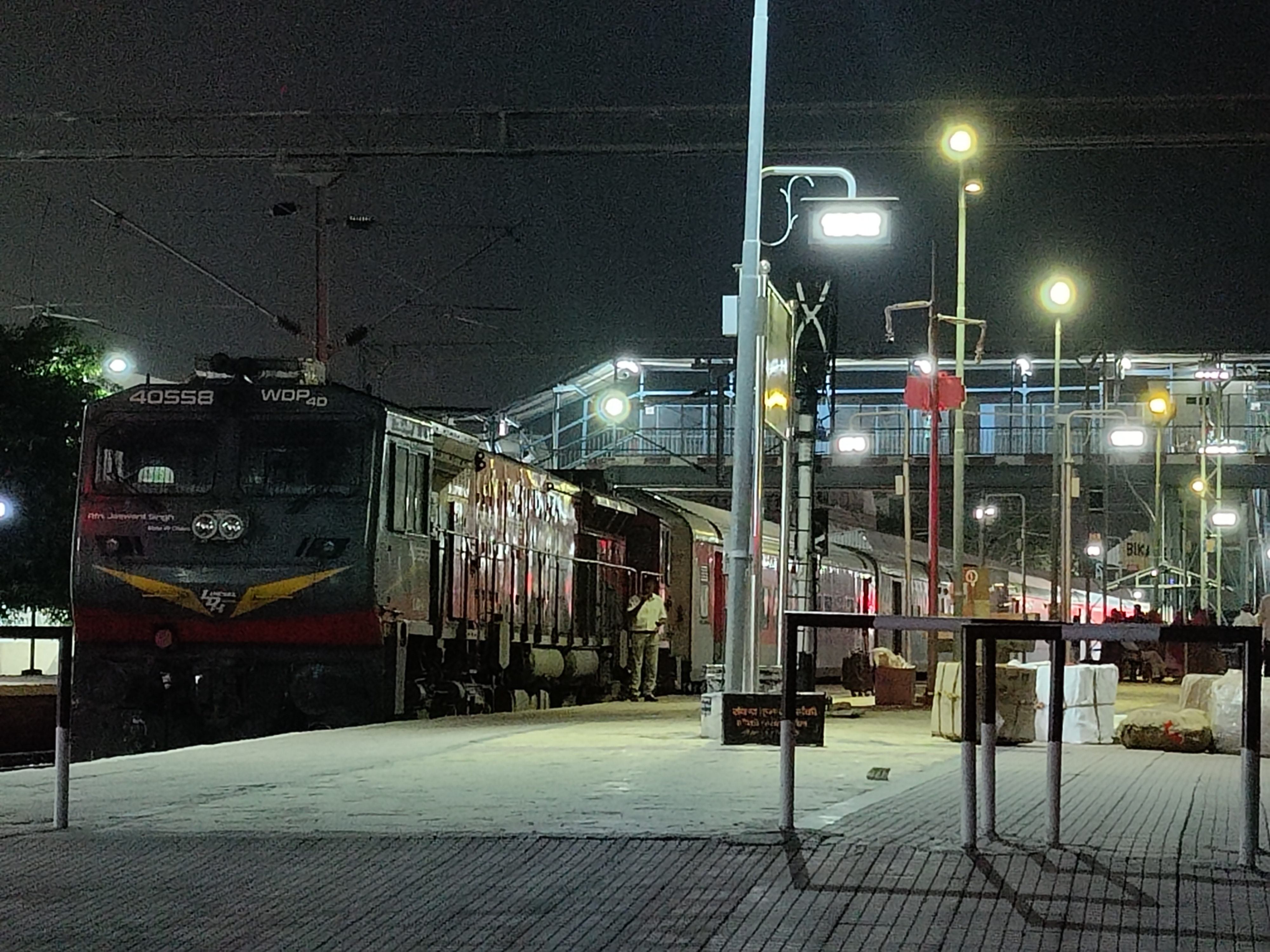 19109 Kota - Deeg MEMU Express photo 2