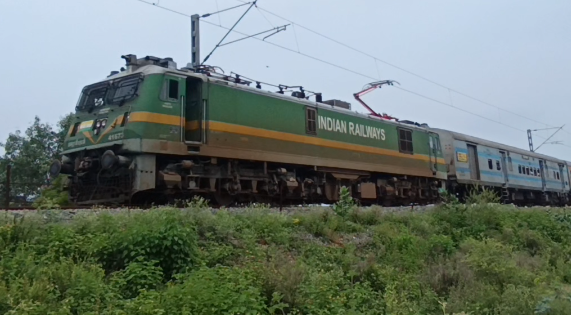 20993 Jaipur - Udaipur City SF Express photo 4