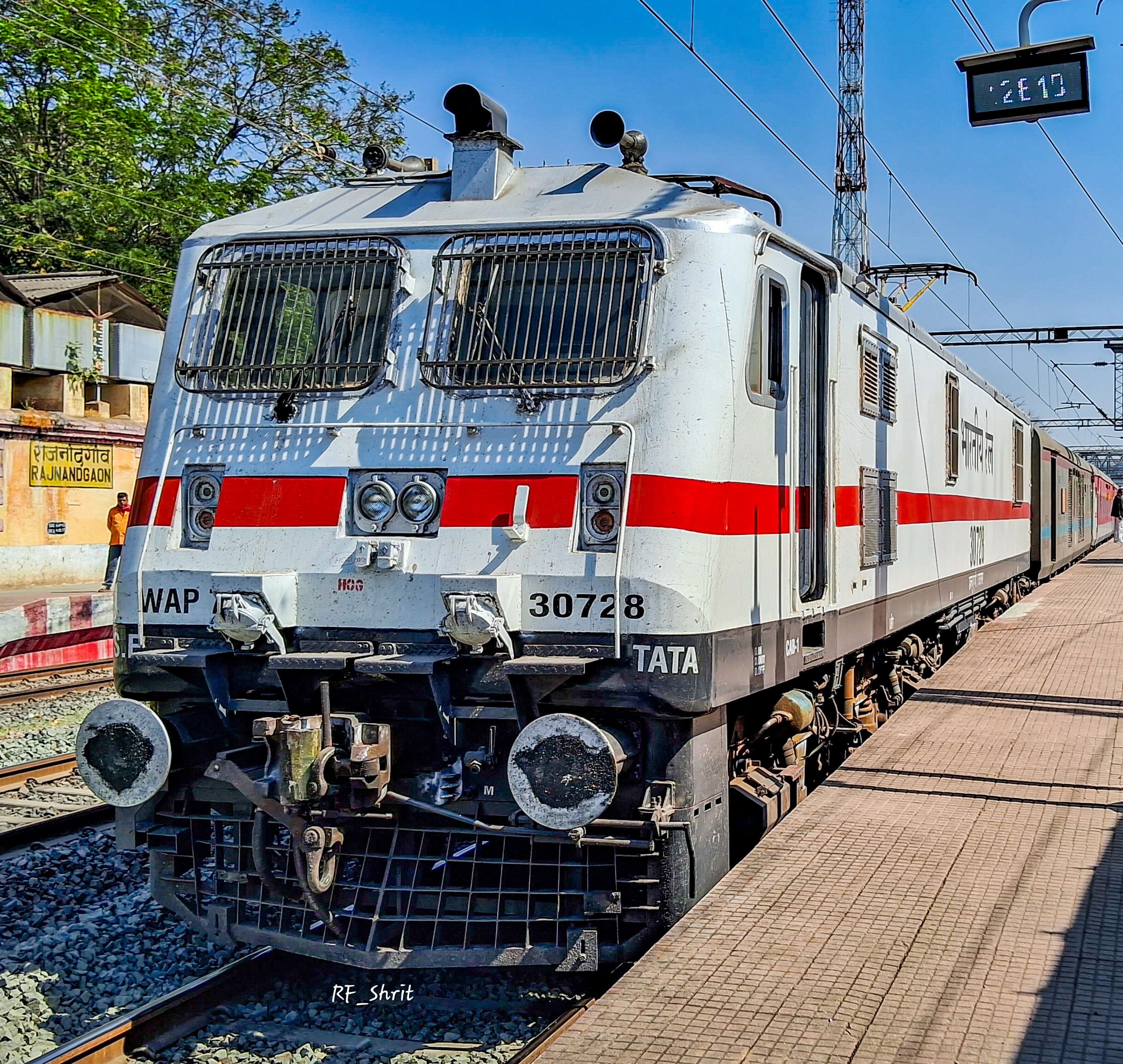 12335 Bhagalpur - Mumbai LTT SF Express photo 1