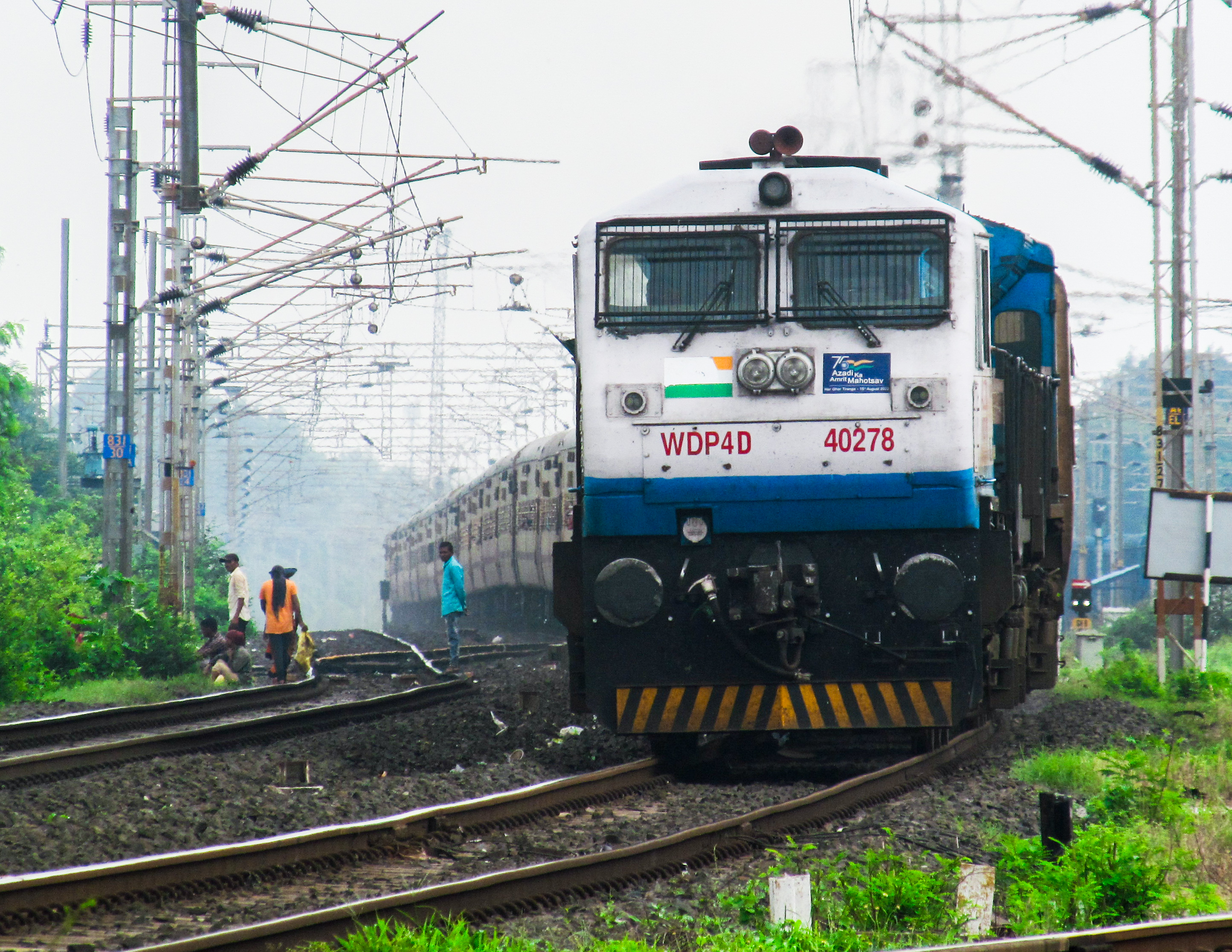 12767 Hazur Sahib Nanded - Santragachi SF Express photo 10