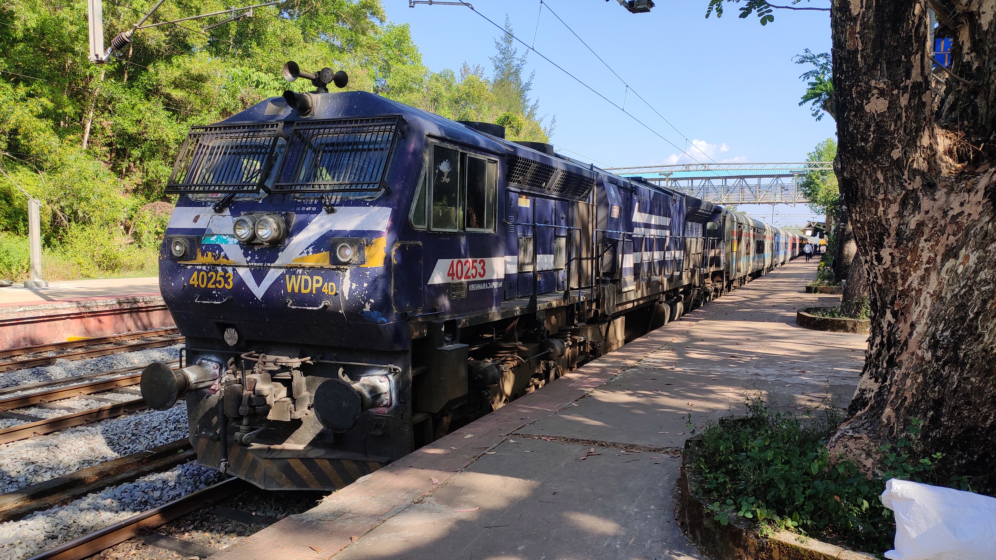 40008 Tambaram - Chennai Beach EMU (12 Car) photo 5