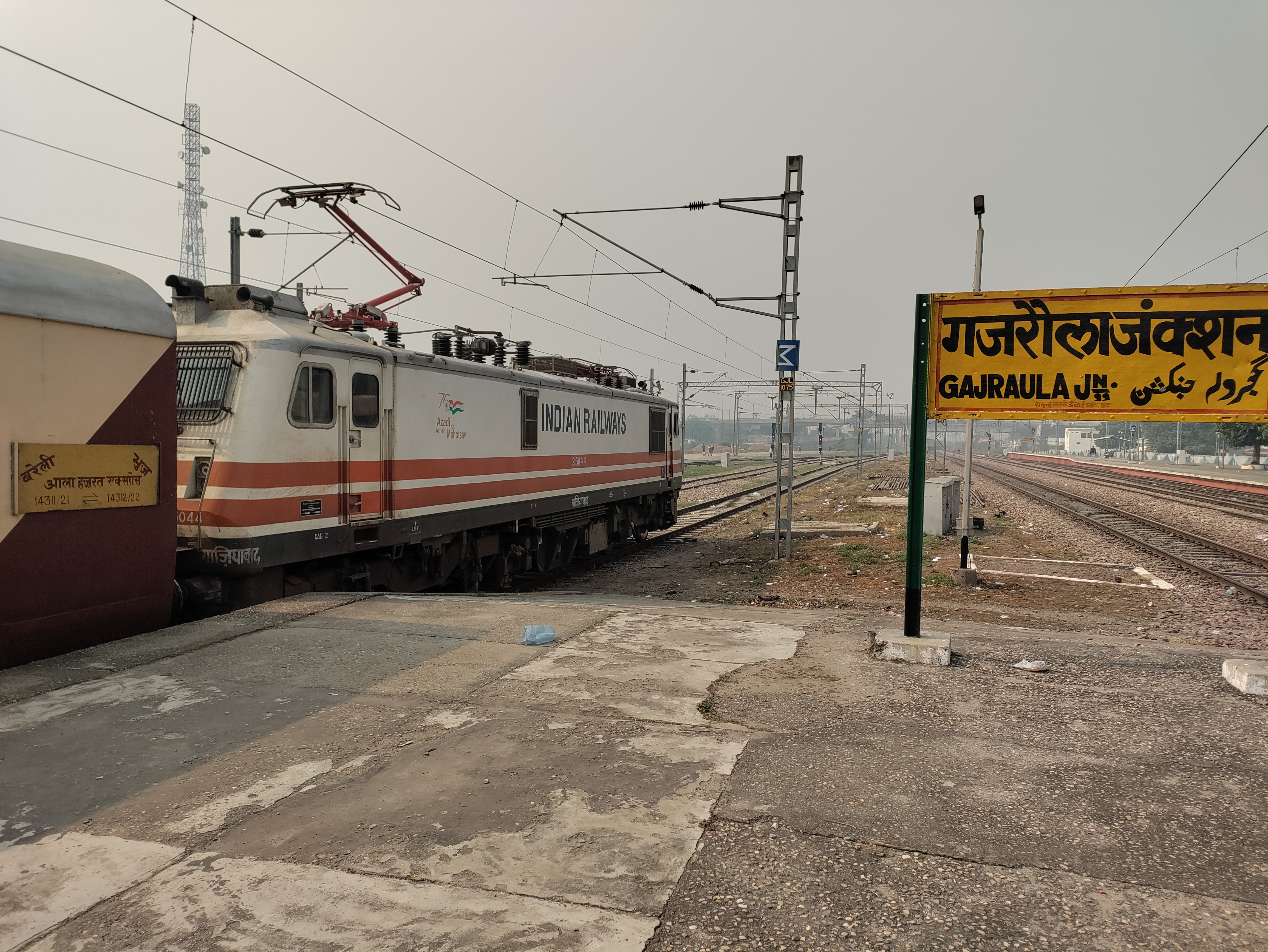 14311 Ala Hazrat Express (via Mahesana) photo 7
