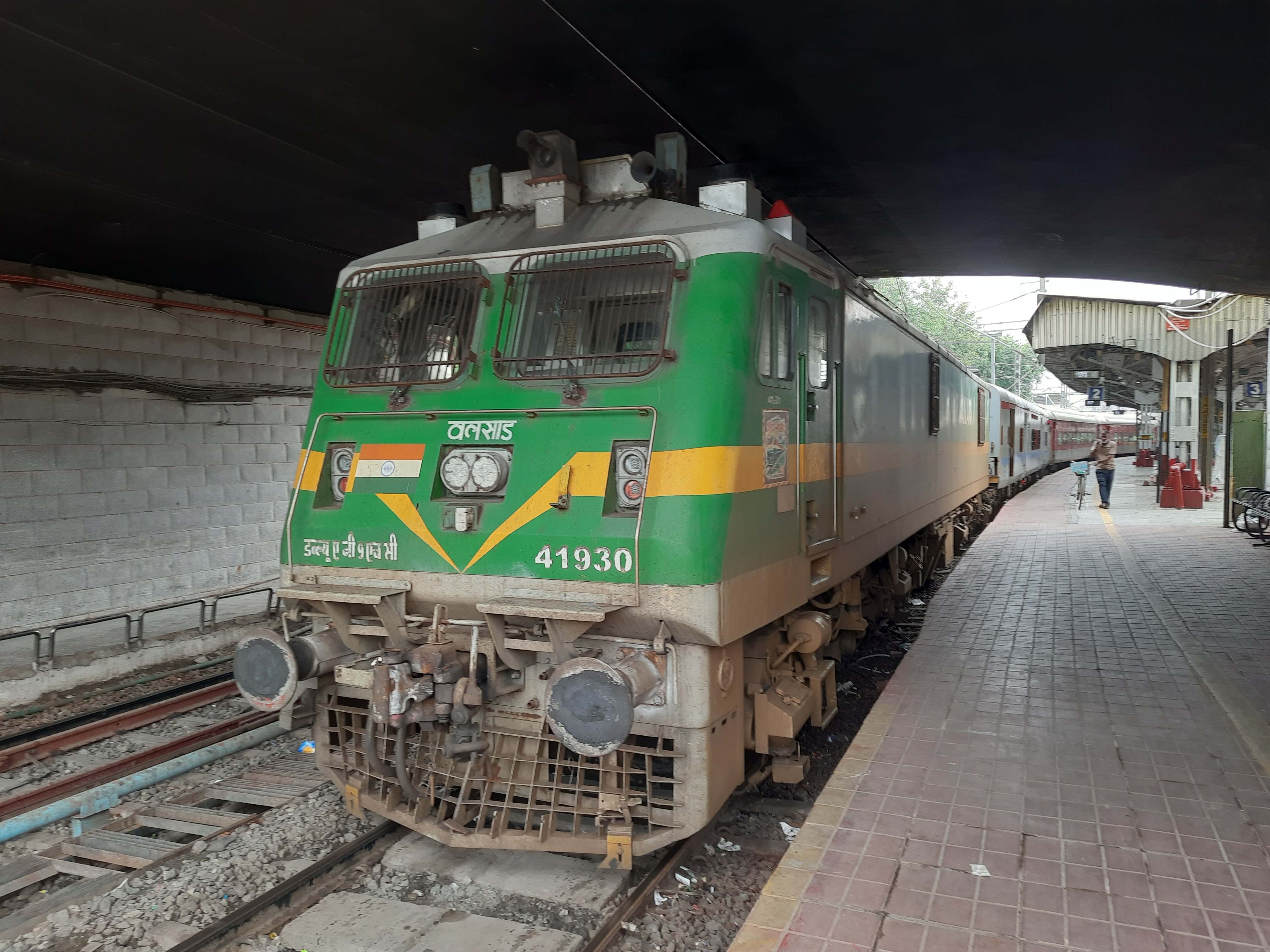31221 Sealdah - Barrackpore Local photo 2