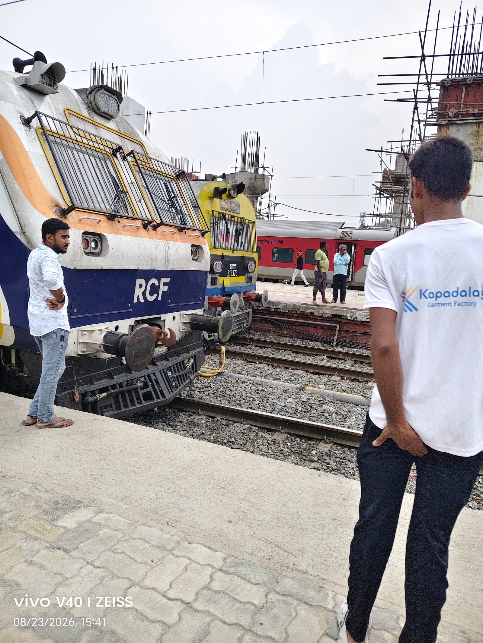 30321 Majerhat - Hasanabad Galloping Local (via Princep Ghat) photo 6