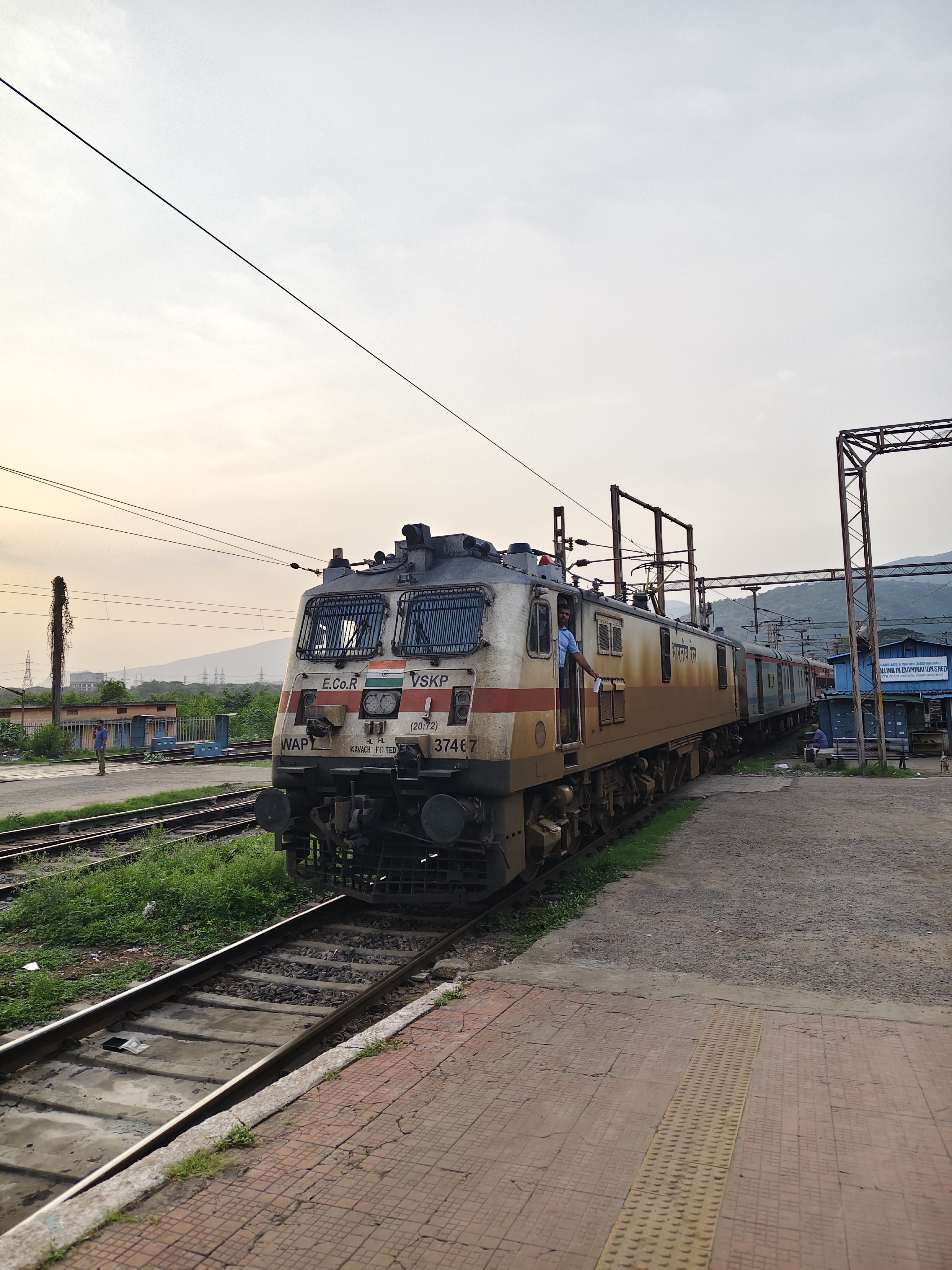 18417 Puri - Gunupur Express photo 2