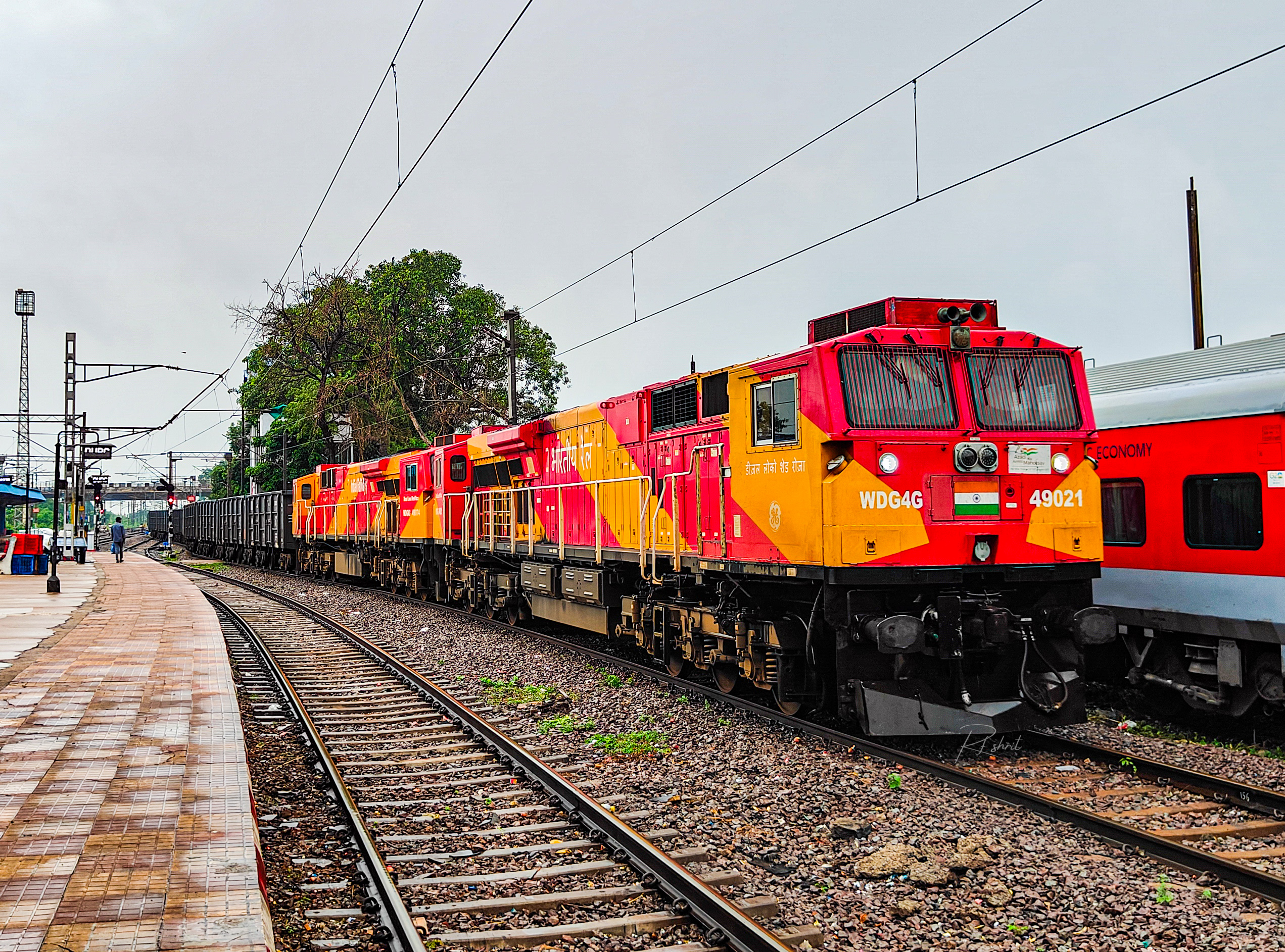 66533 Marikuppam - Krishnarajapuram MEMU photo 2