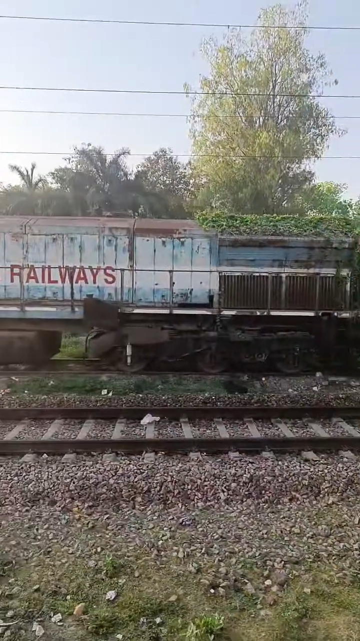 34553 Canning - Sealdah Local photo 1