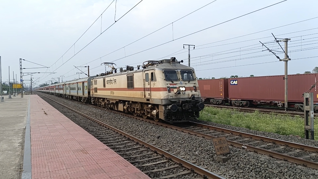 31889 Krishnanagar City - Amghata Halt Local photo 1