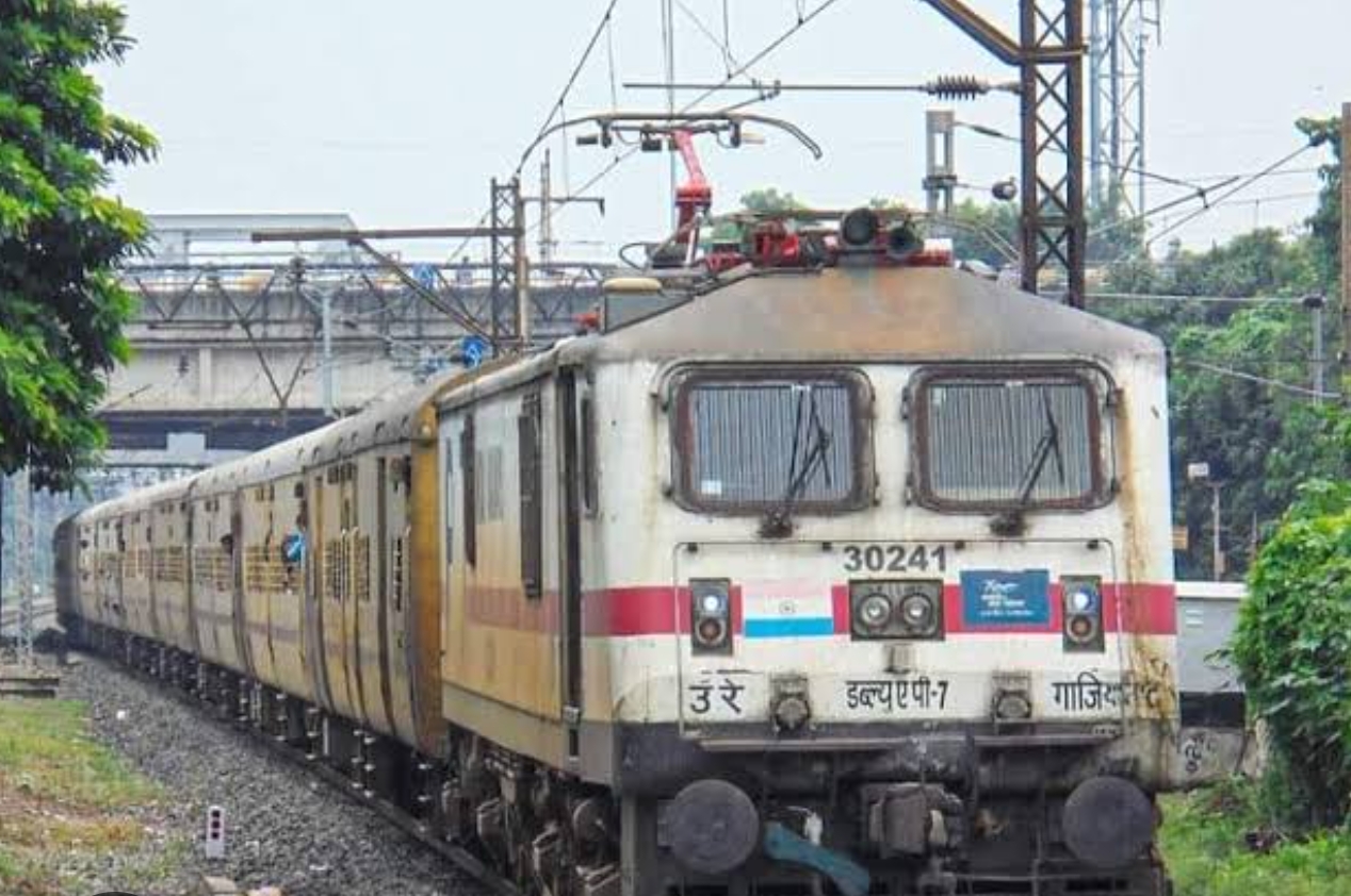 93028 Dahanu Road - Dadar Slow Local photo 8