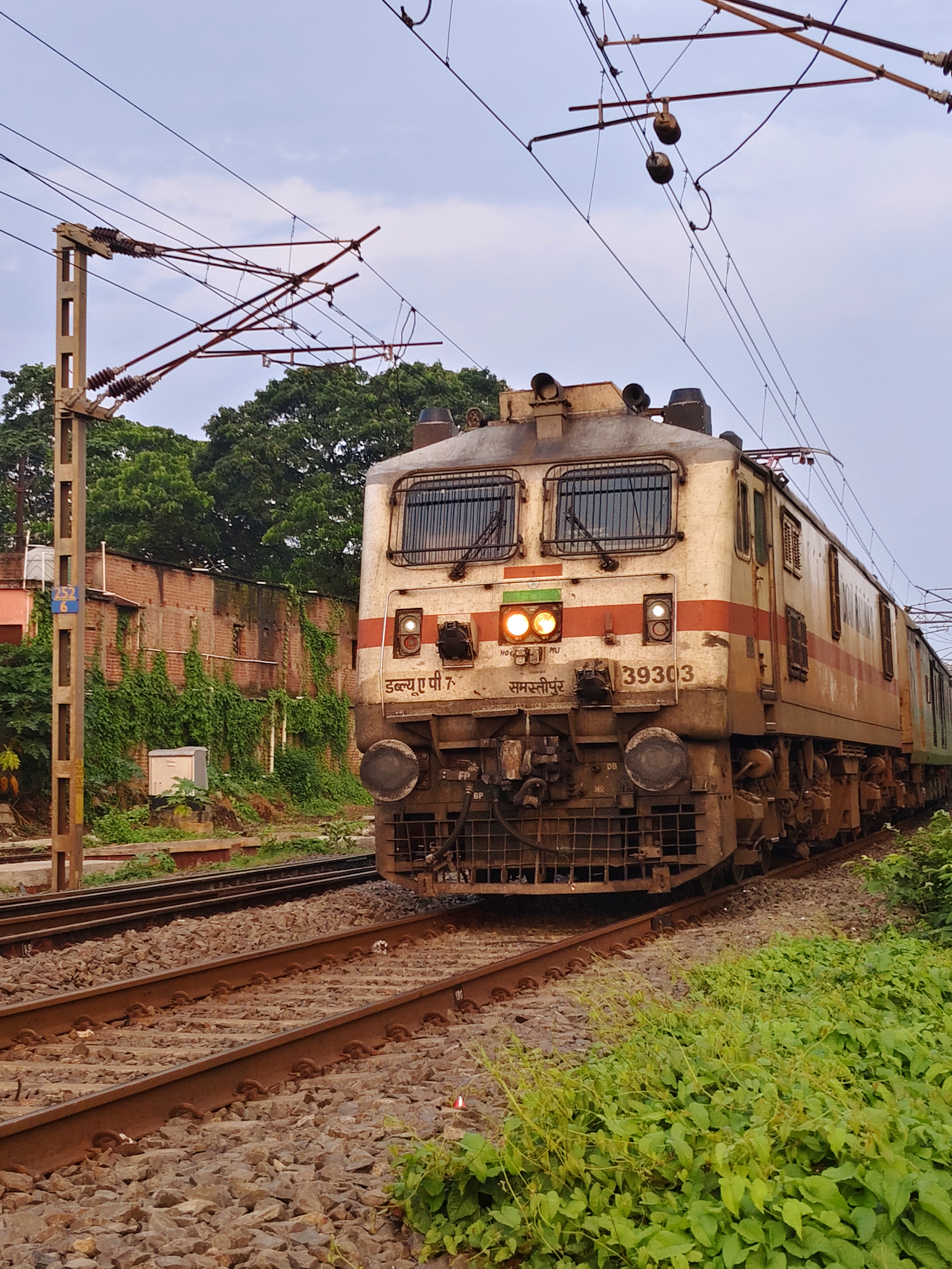 09569 Rajkot - Barauni Special Fare AC Festival Special photo 2
