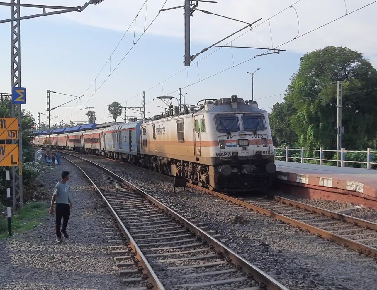 36038 Chandanpur - Howrah Local photo 8