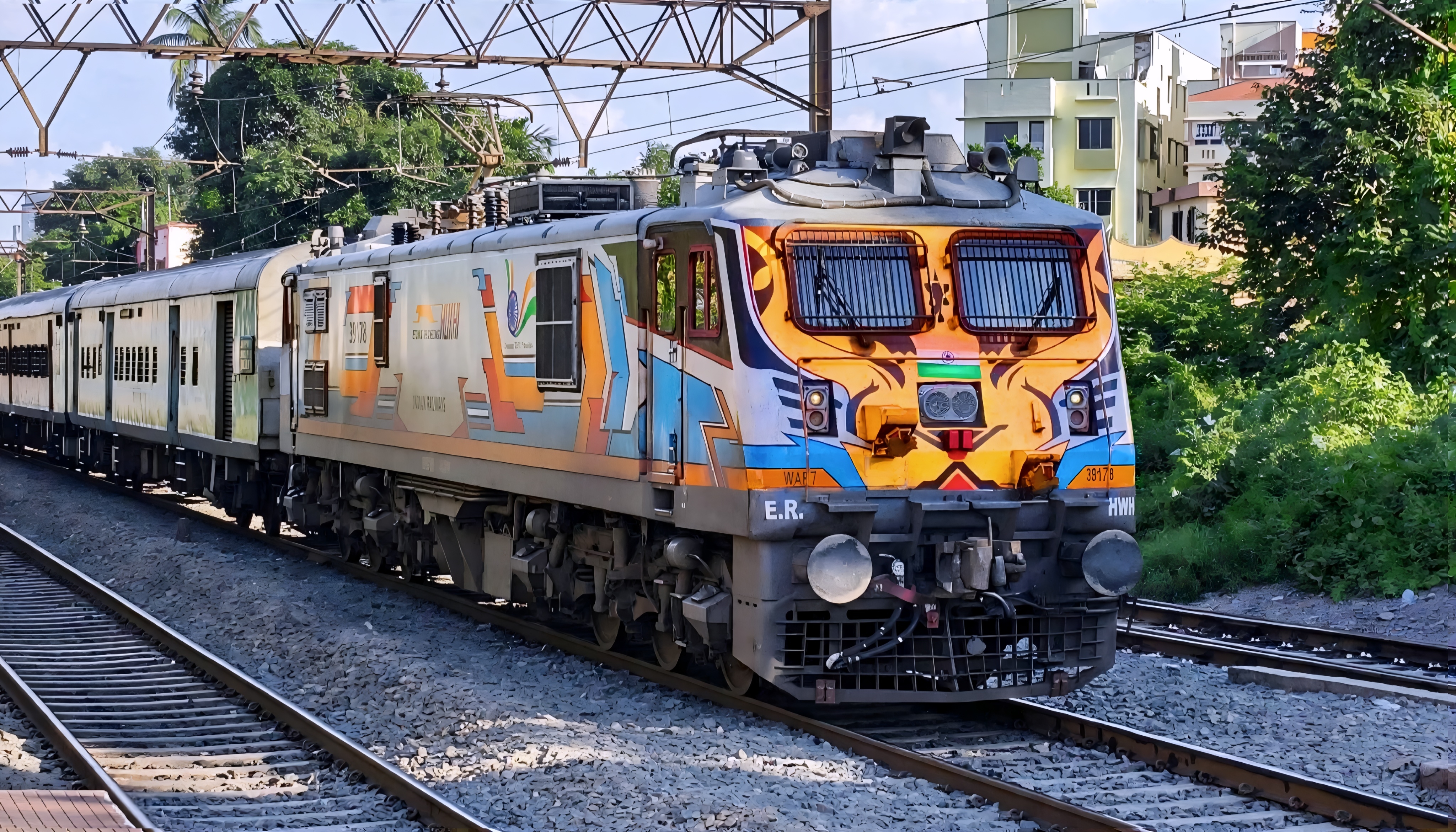 22935 Bandra Terminus - Palitana Weekly SF Express photo 4