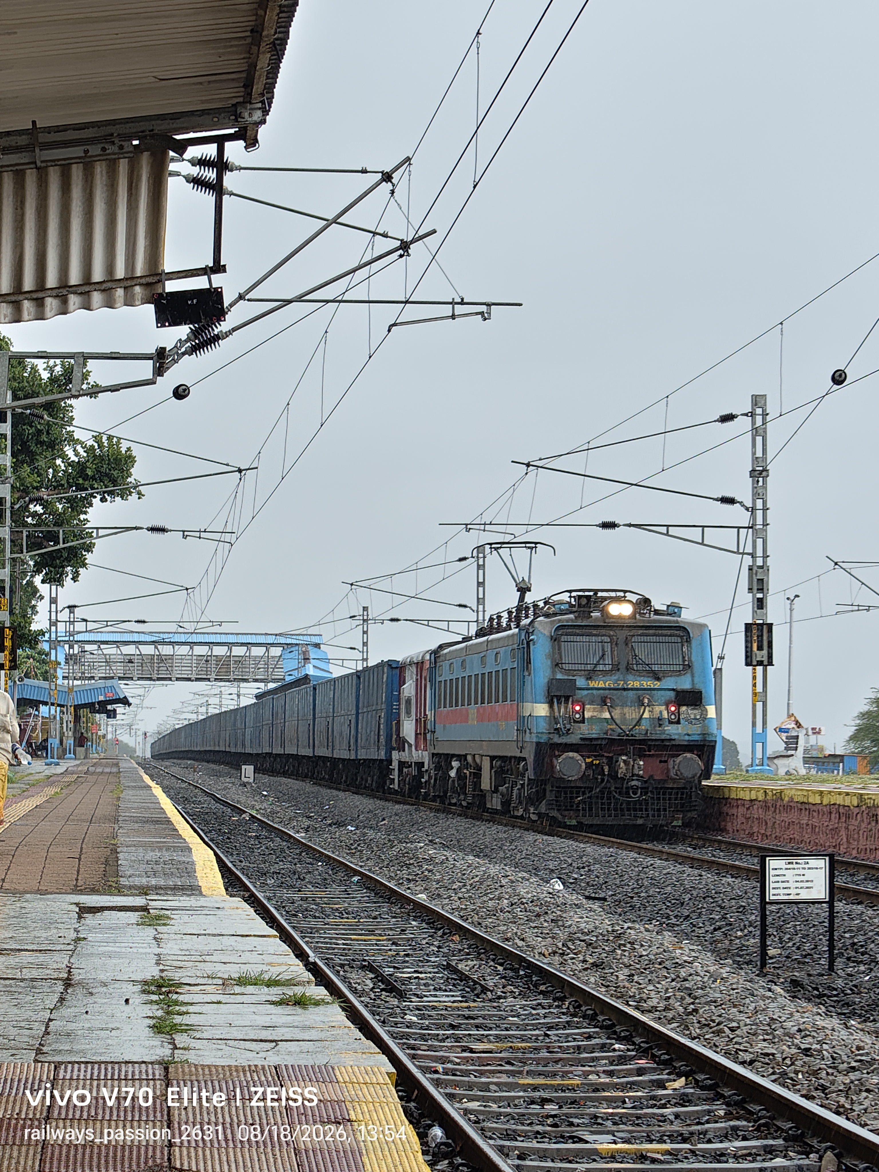 68433 Cuttack - Gunupur MEMU photo 8