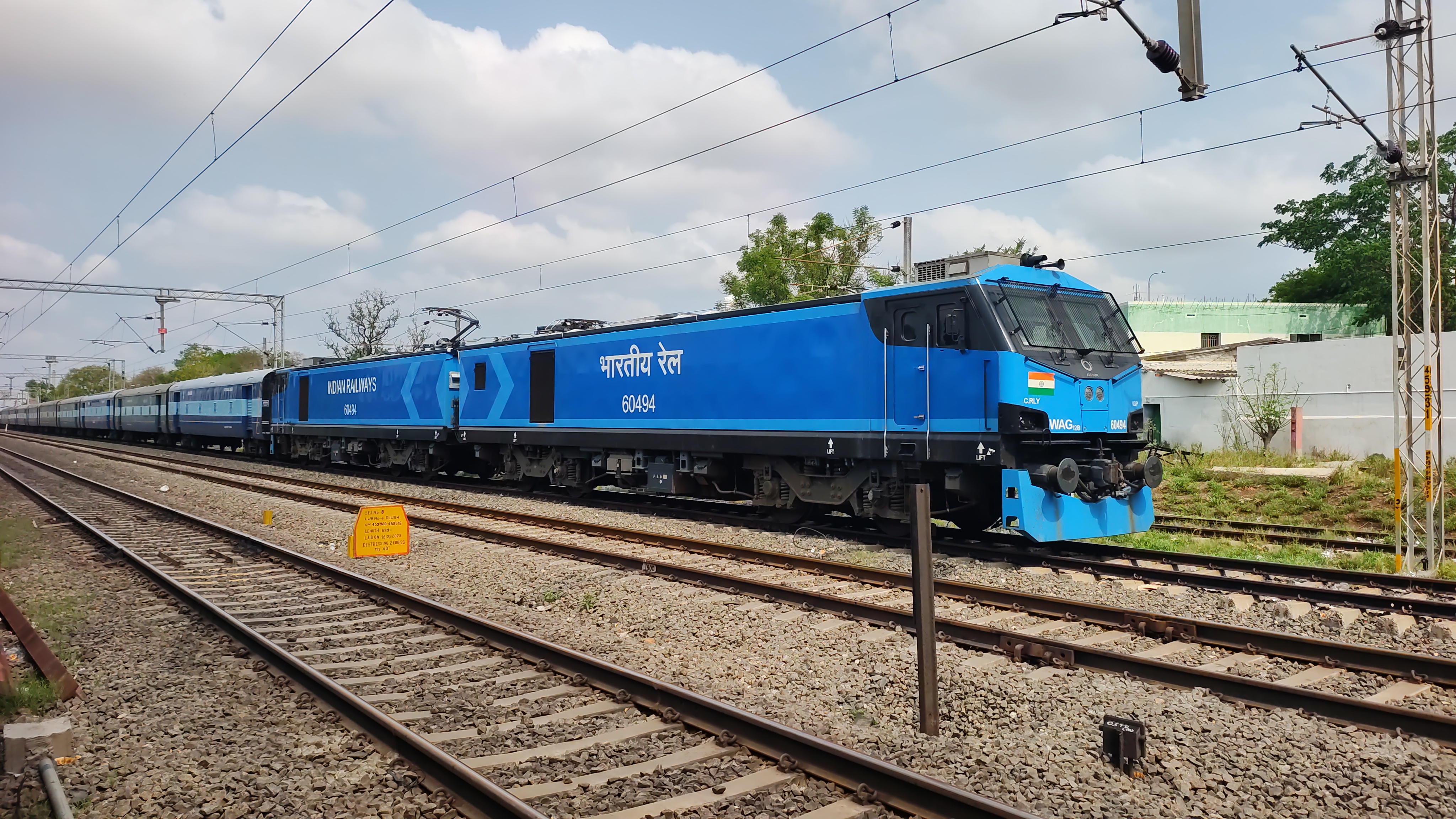 64019 Mathura - Shakurbasti EMU photo 7
