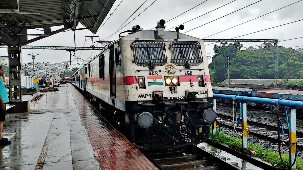 12795 Vijayawada - Lingampalli InterCity Express photo 3