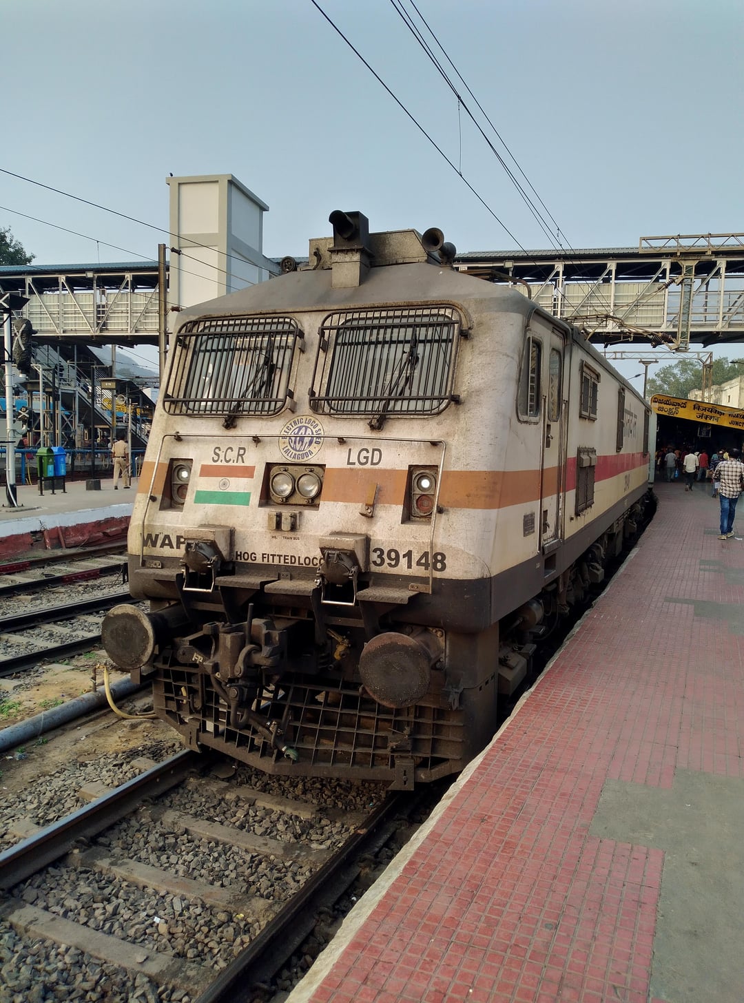 22221 Mumbai CSMT - Hazrat Nizamuddin Rajdhani Express photo 19