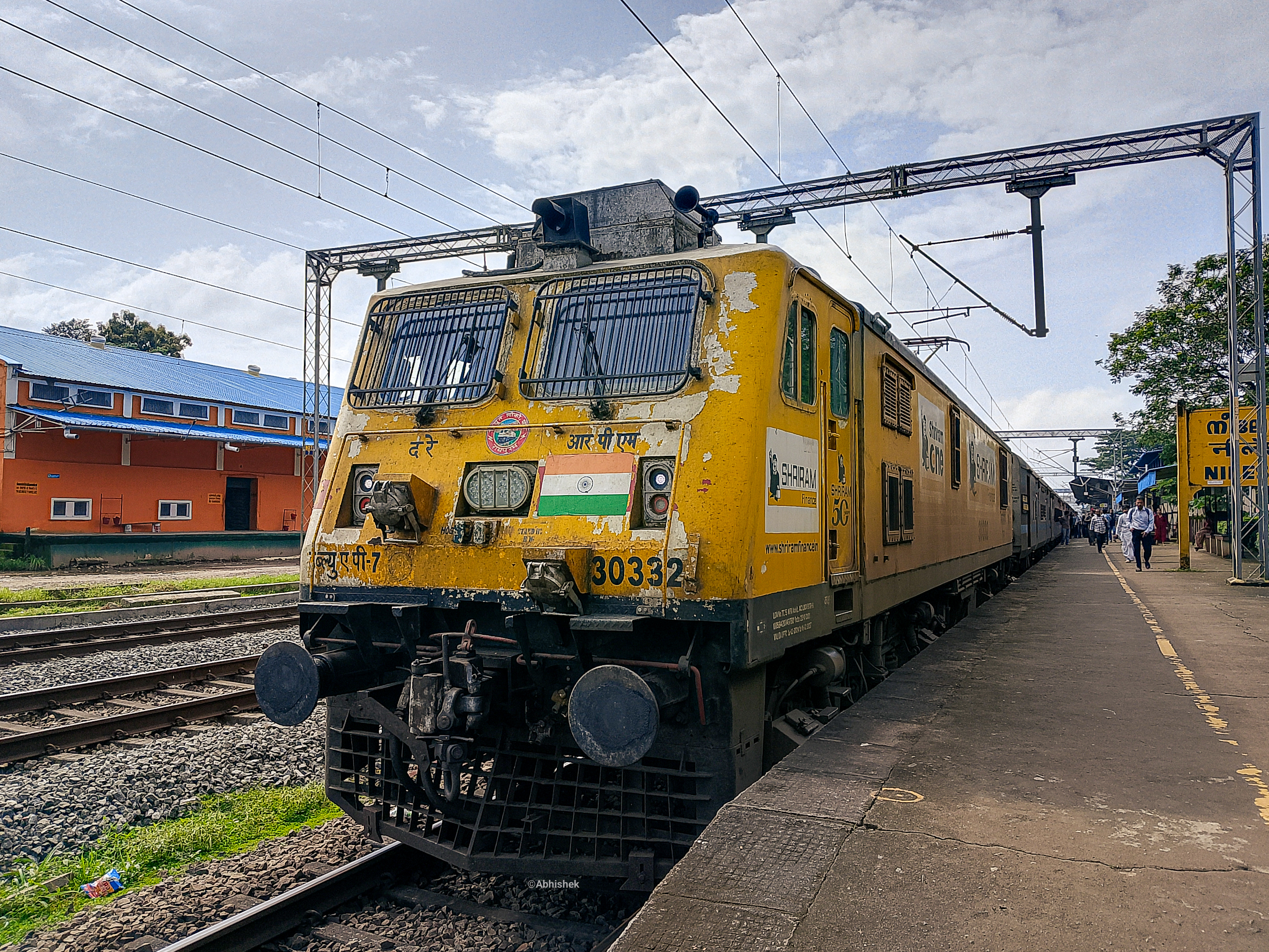 20827 Jabalpur - Santragachi Humsafar Express photo 3
