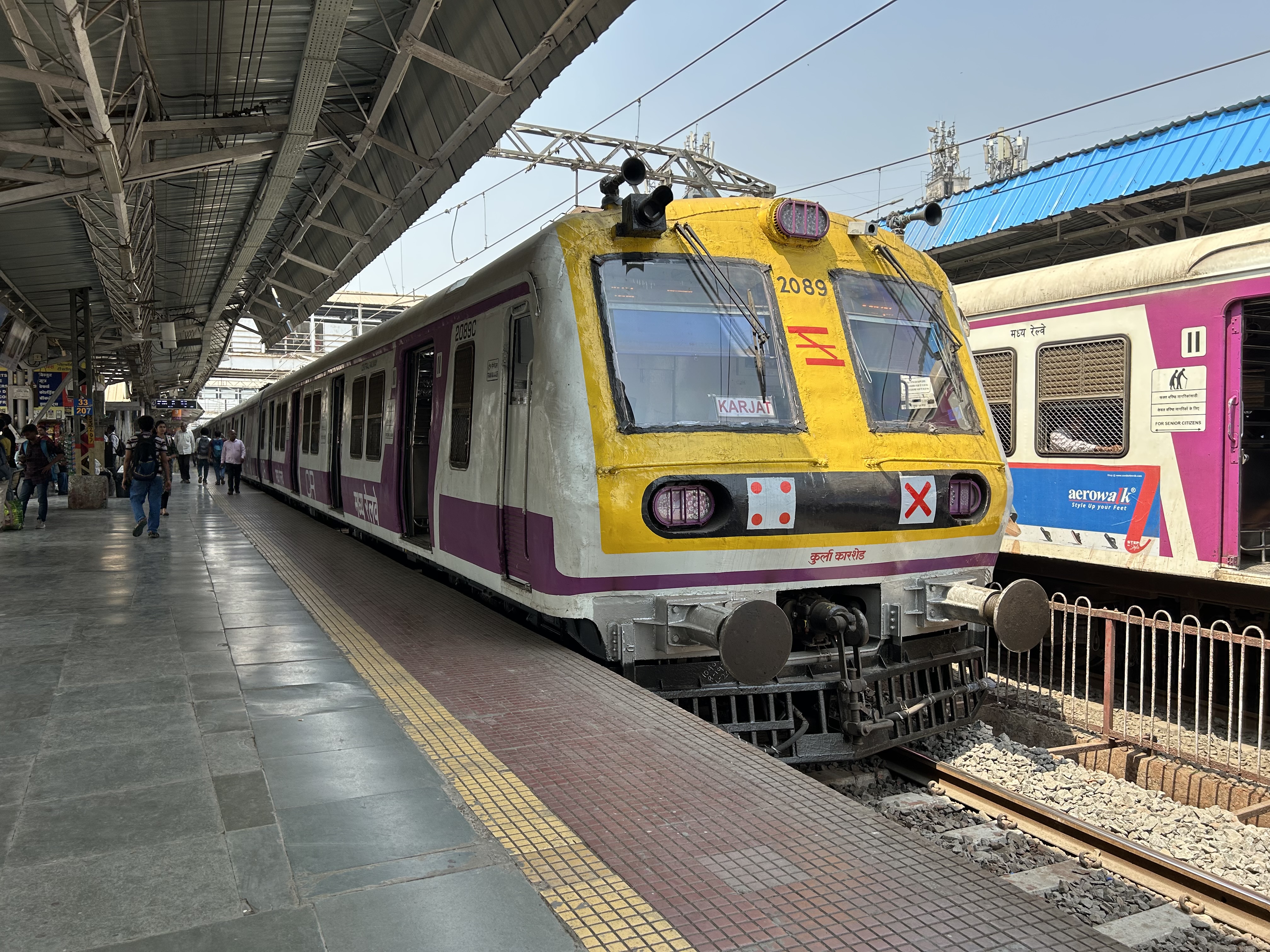 22168 Hazrat Nizamuddin - Singrauli Urjadhani Express photo 7