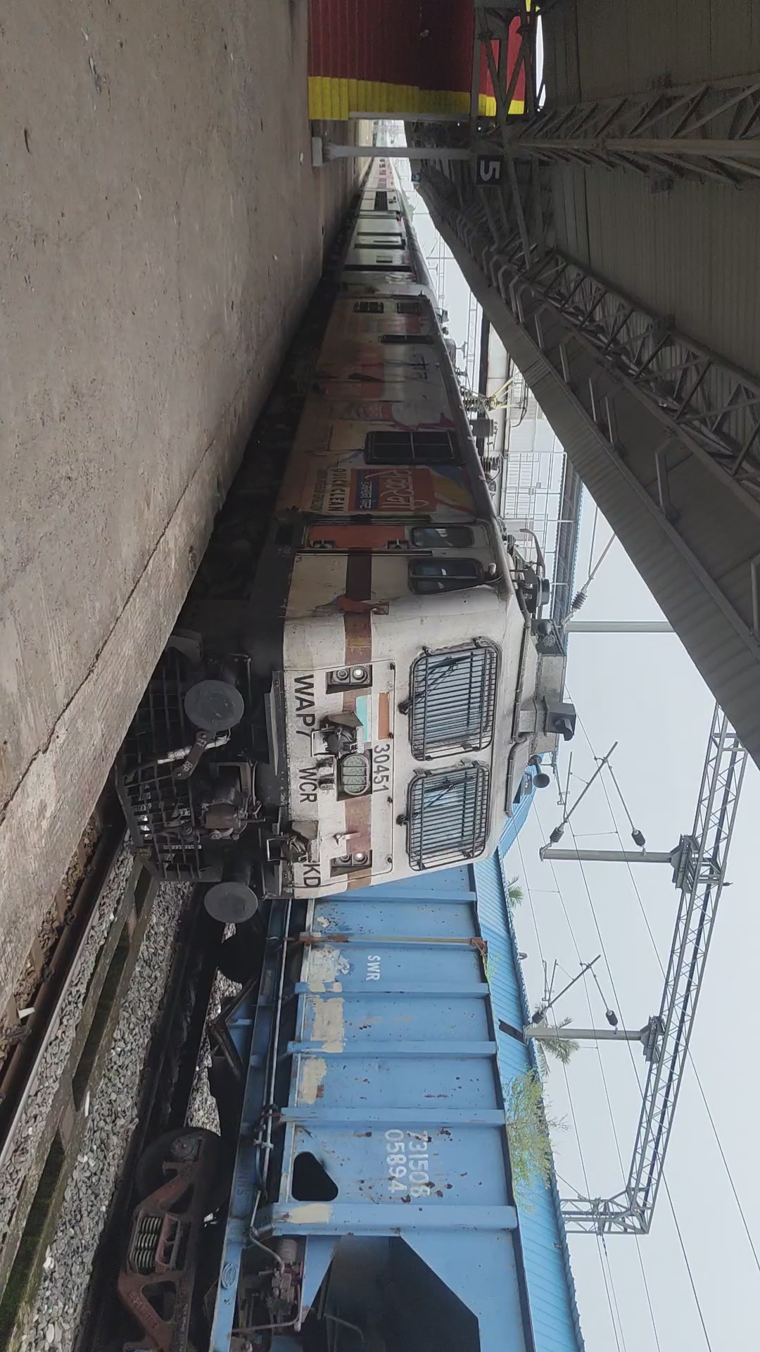 93041 Churchgate - Dahanu Road Fast Local photo 7