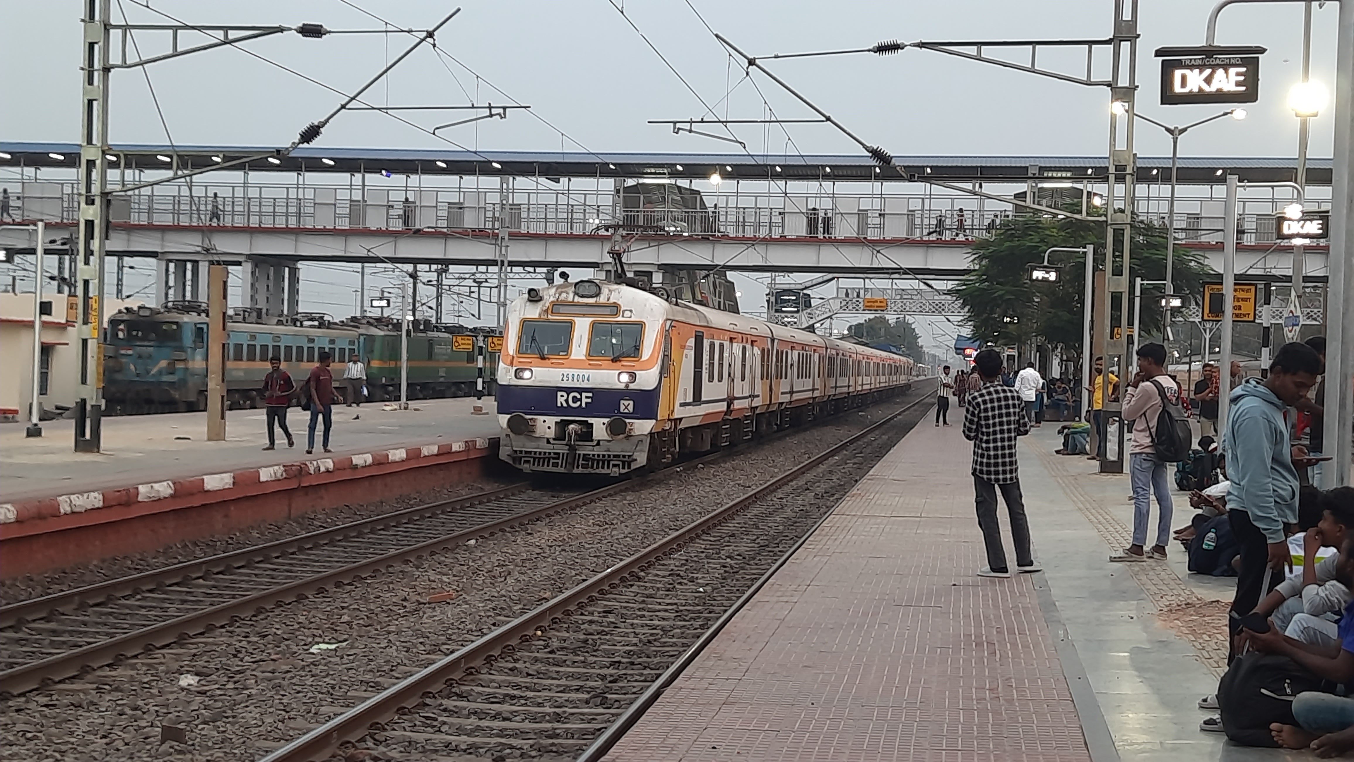 55301 Moradabad - Lalkuan Passenger (via Rampur) photo 2