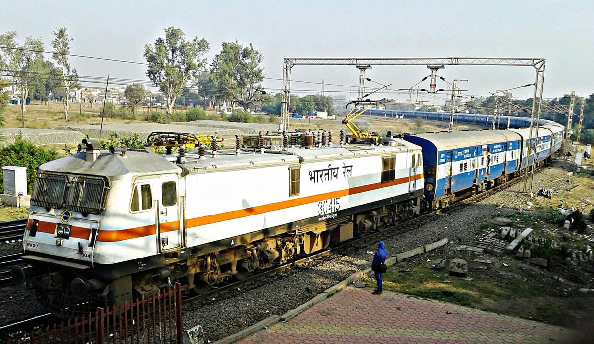 97071 K61 / Mumbai CSMT - Kalyan Slow Local photo 2