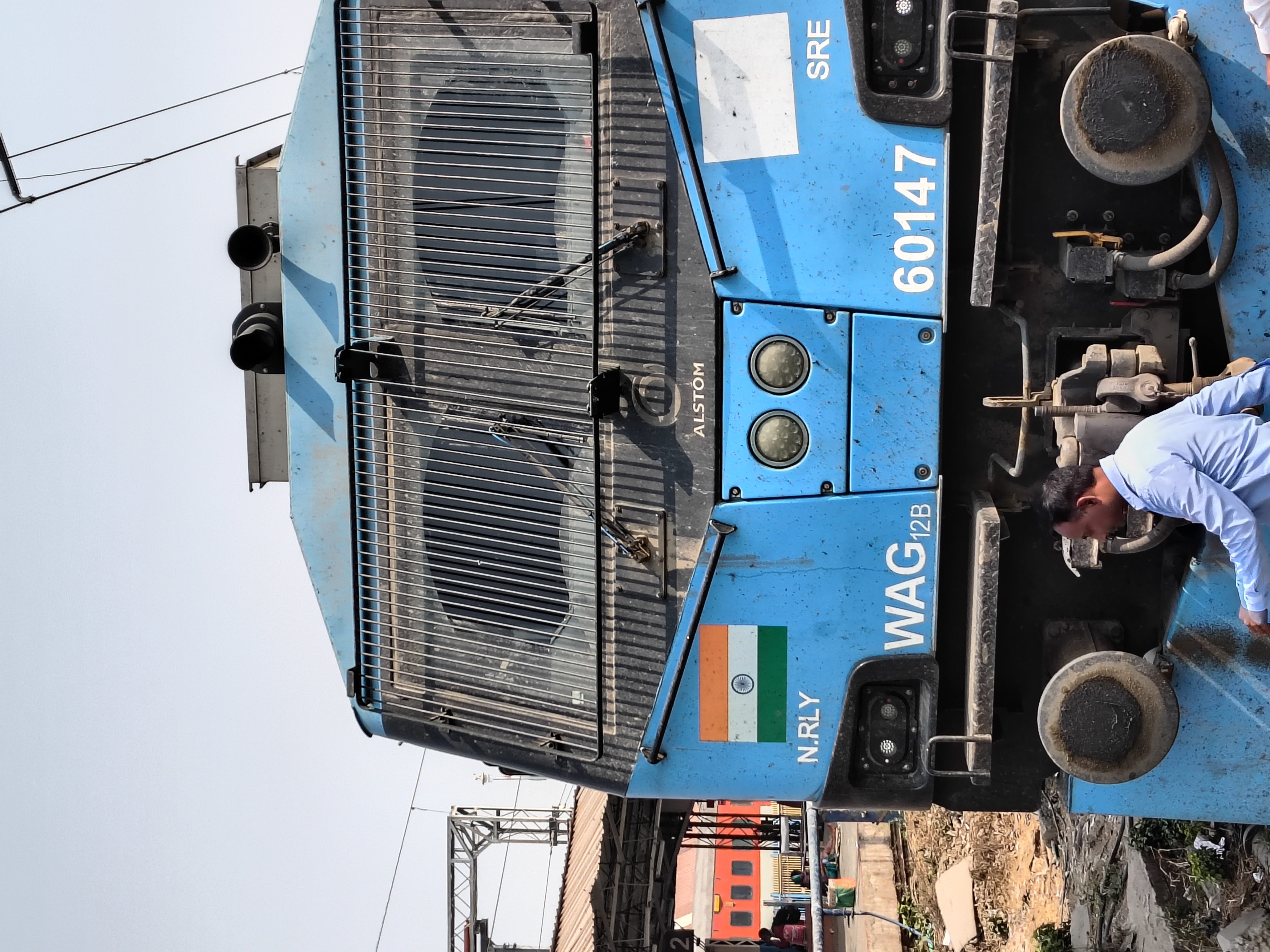 22121 Mumbai LTT - Lucknow AC SF Express photo 8