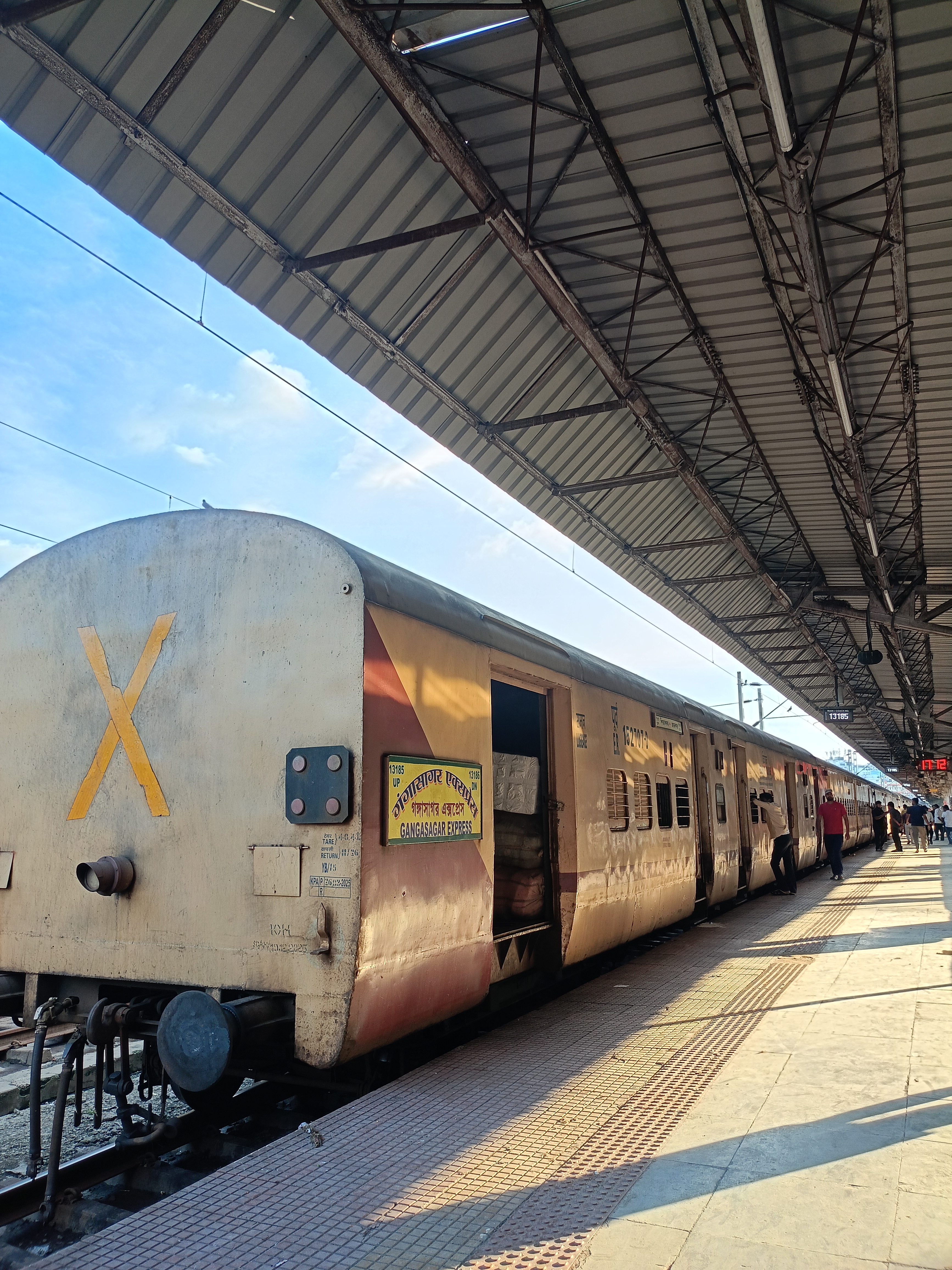 43501 Chennai Central Suburban - Tiruttani EMU photo 6