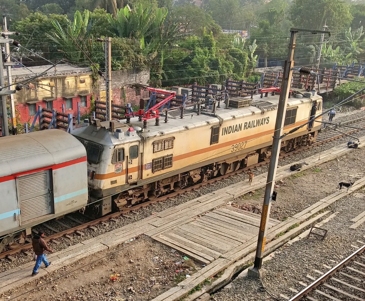 22829 Bhuj - Shalimar SF Express photo 1