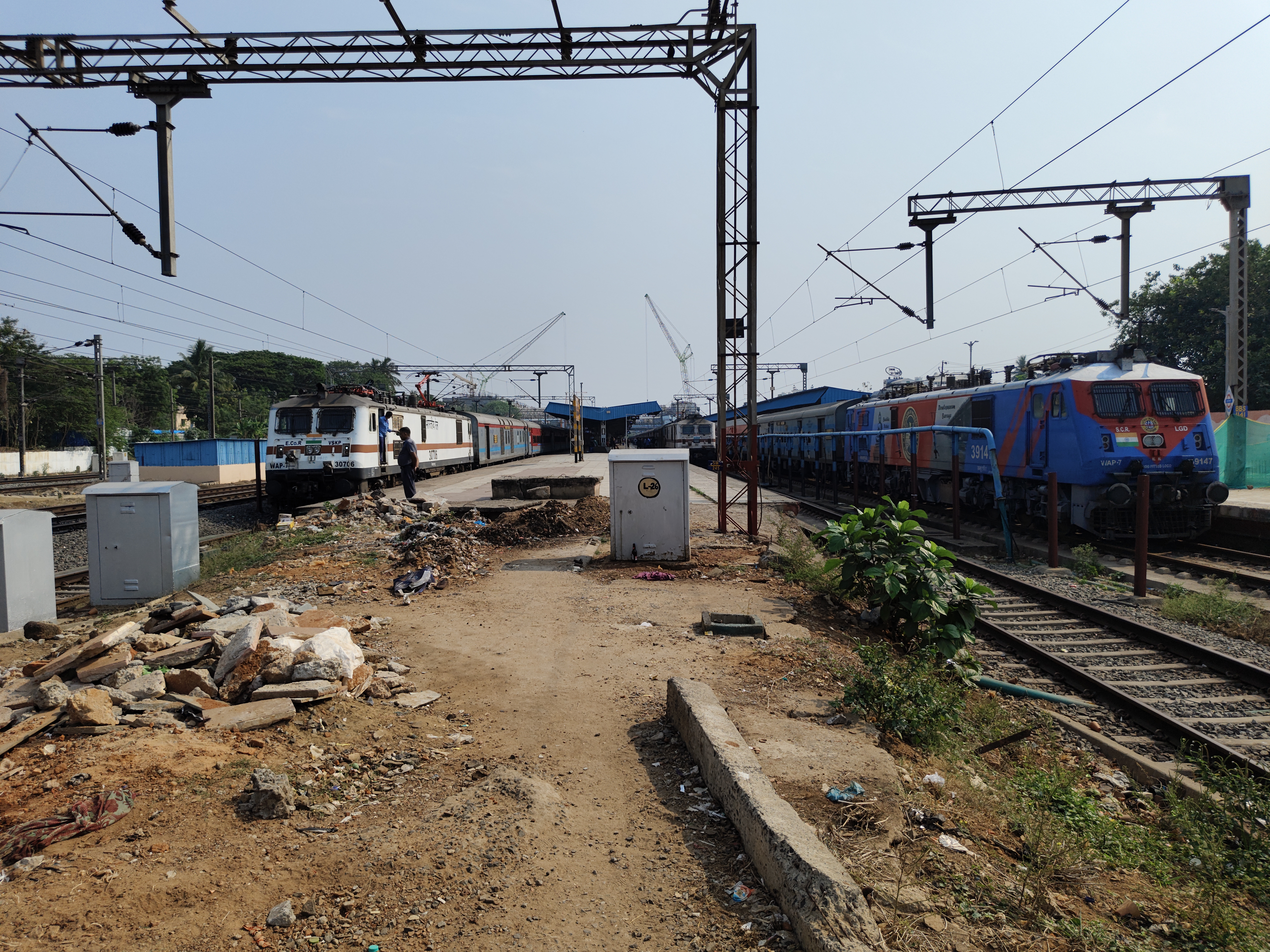 22407 Ambikapur - Hazrat Nizamuddin SF Express photo 3
